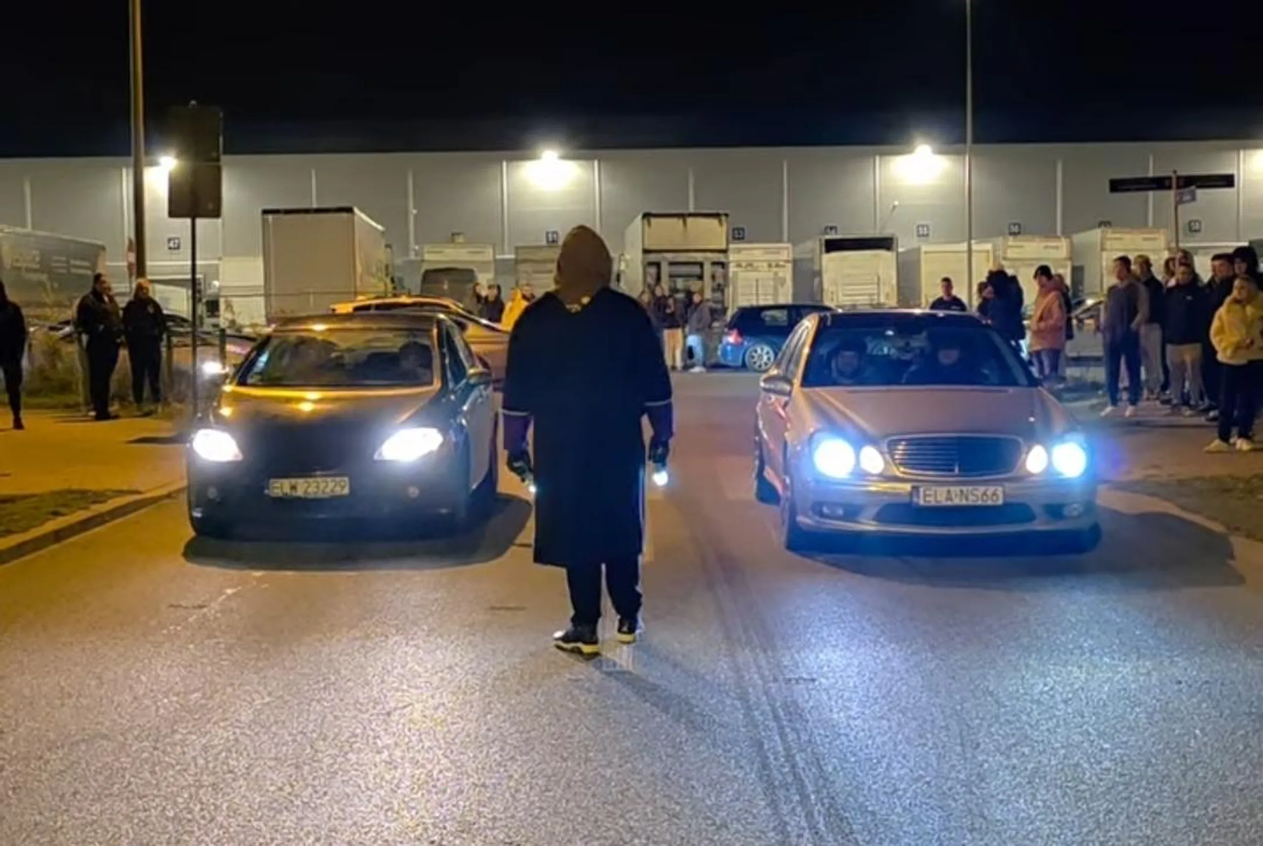 Kierowca bierze udział w nielegalnych wyścigach drogowych w Łodzi.