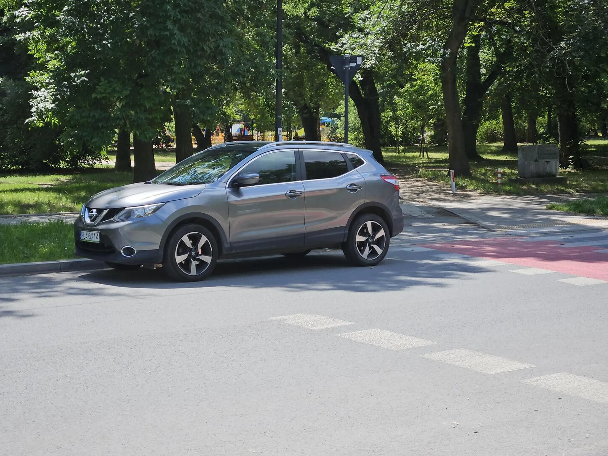 Jak parkujesz matole? Chcesz by ktoś dziecko potrącił? Zgłoszenie na SM poszlo