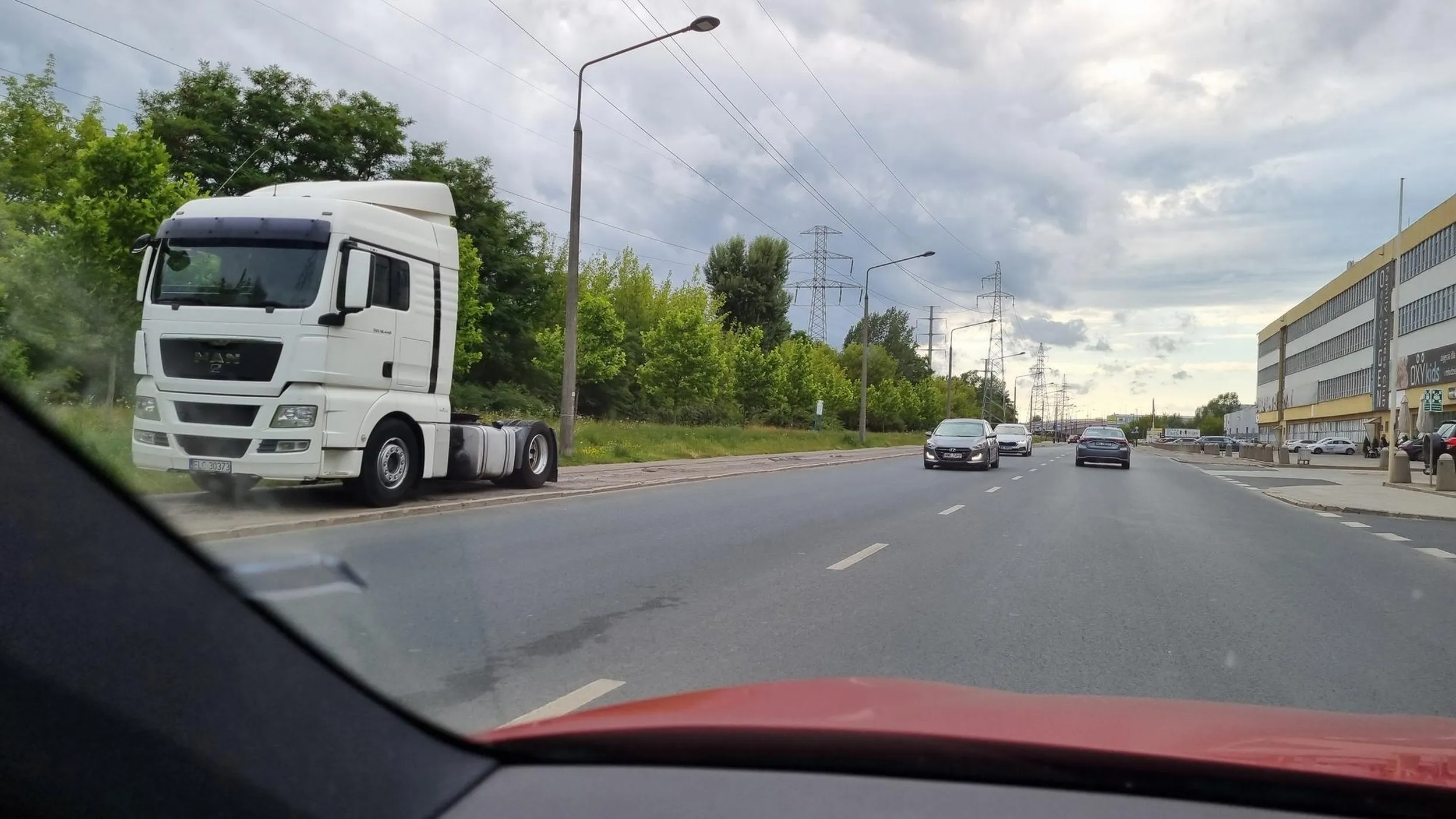 Nikt nie chodzi to można ;)