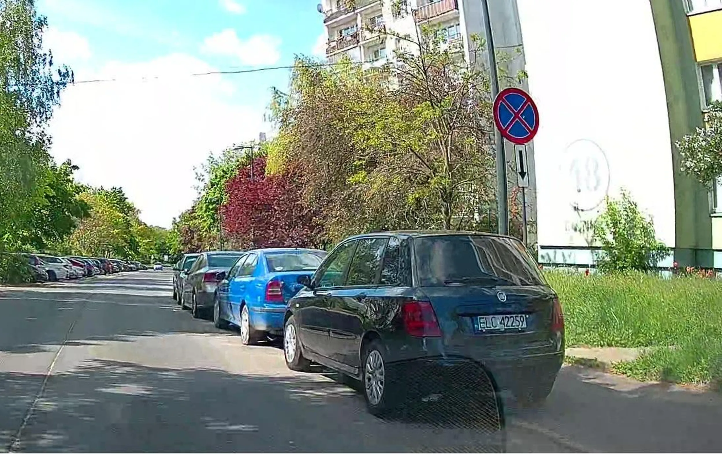 nie wiem czy wiesz co oznacza strzałka pod znakiem zakazu zatrzymywania się ?