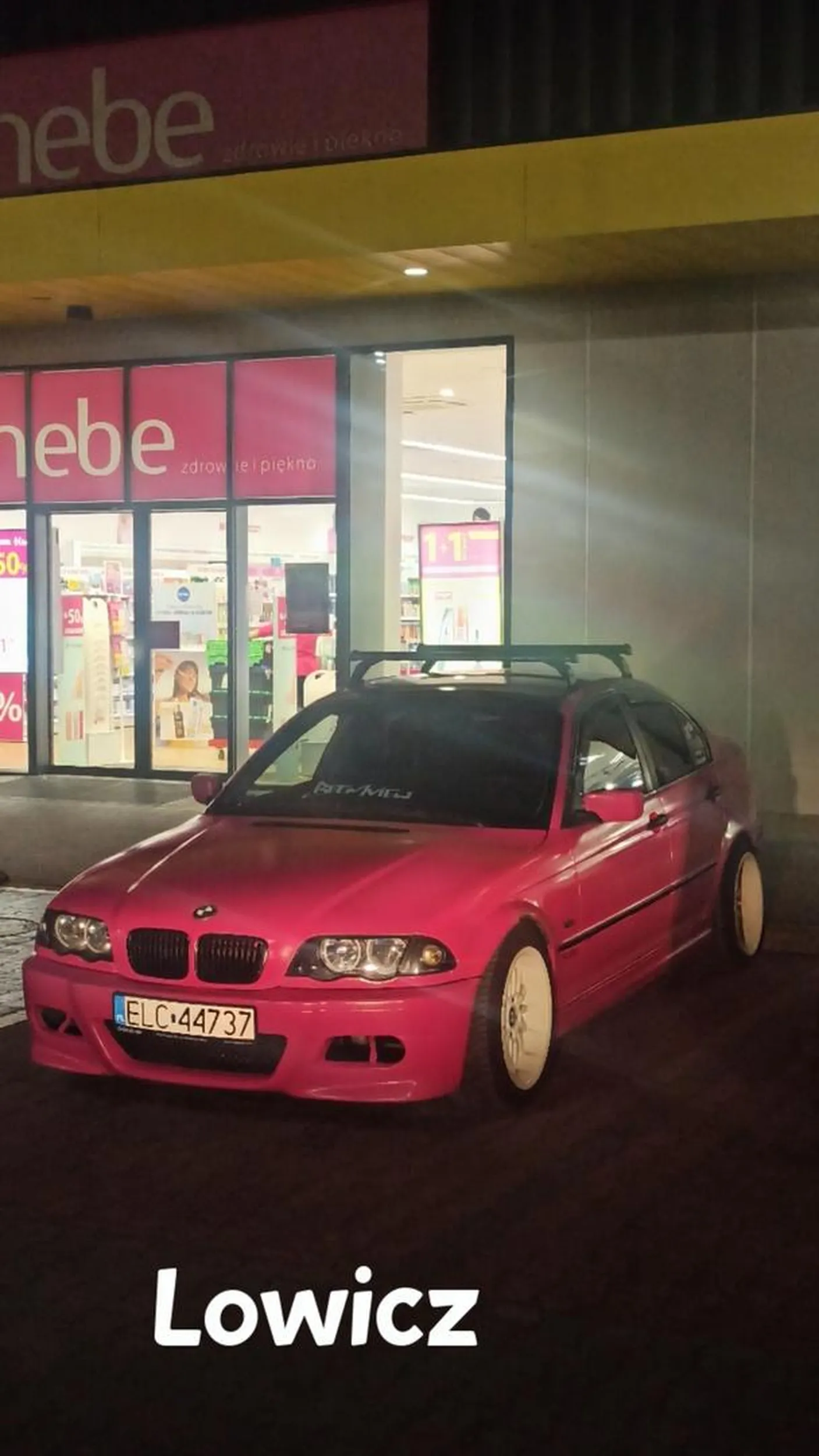 Bardzo ładna Bawaria, sam mam E46 i z chęcią bym poleciał z tą paletą kolorów, pozdrowionka, możesz się odezwać kolego ?