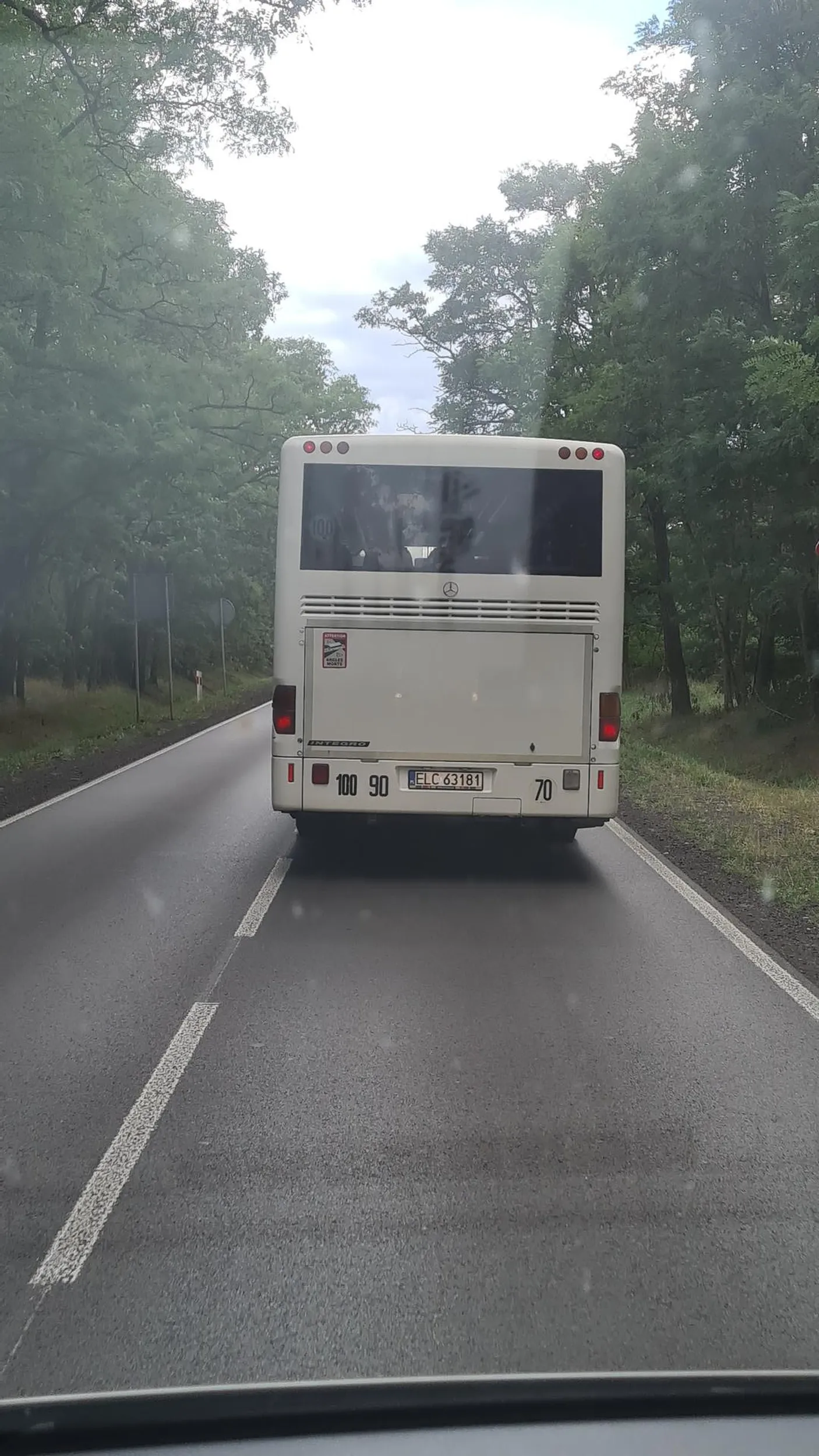 Chory psychicznie człowiek, autobus pełen ludzi. Wyprzedzanie na podwójnej ciągłej Wyprzedzanie na skrzyżowaniu Przekraczanie prędkości Zajeżdżanie drogi podczas gdy nie zmieścił się wyprzedzając. Człowieku albo byłeś pod wpływem albo musisz przejść bardzo porządne psychotesty bo zabijesz ludzi