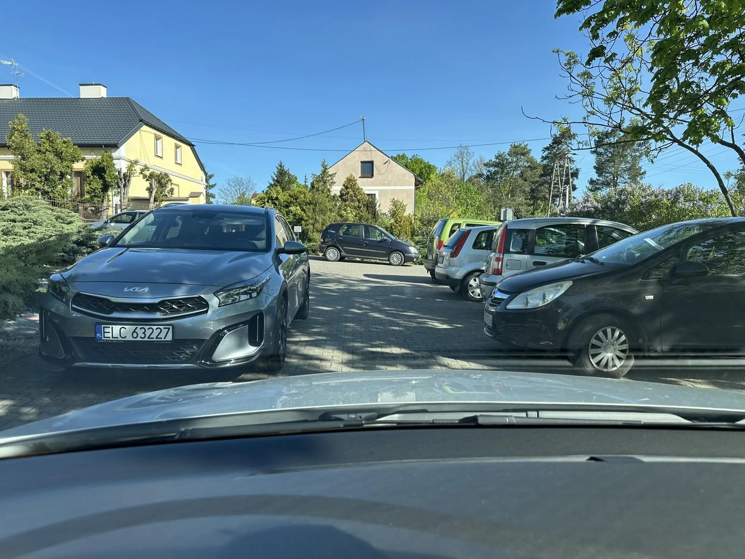 Naucz się parkować bo komuś może się gdzieś spieszyć a przez ciebie nie zdąży i zniszczy sobie cały dzień