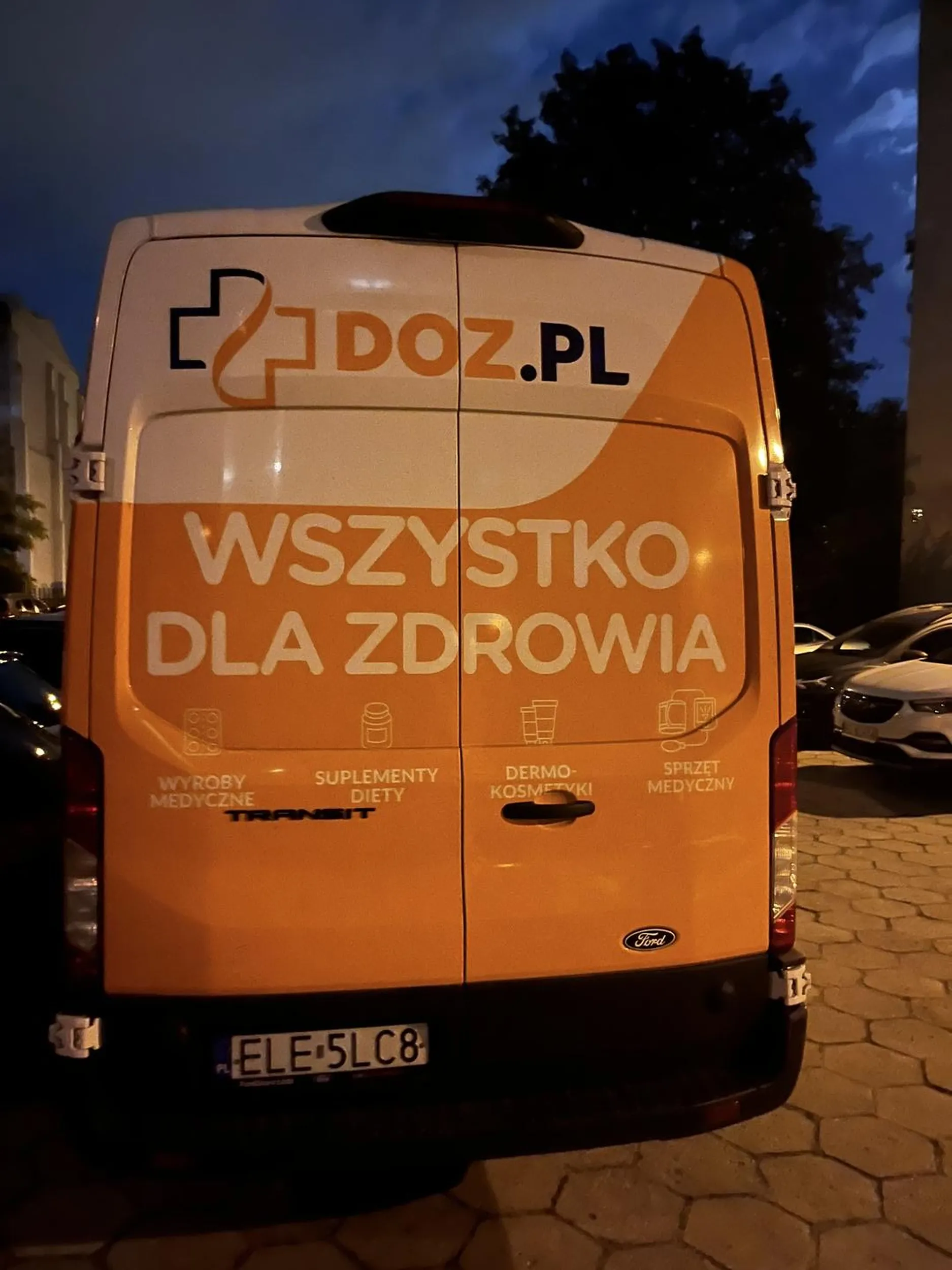 nie ma to jak gdy próbujesz znaleźć miejsce parkingowe, ale nie możesz przejechać, bo stoi bus DOZu