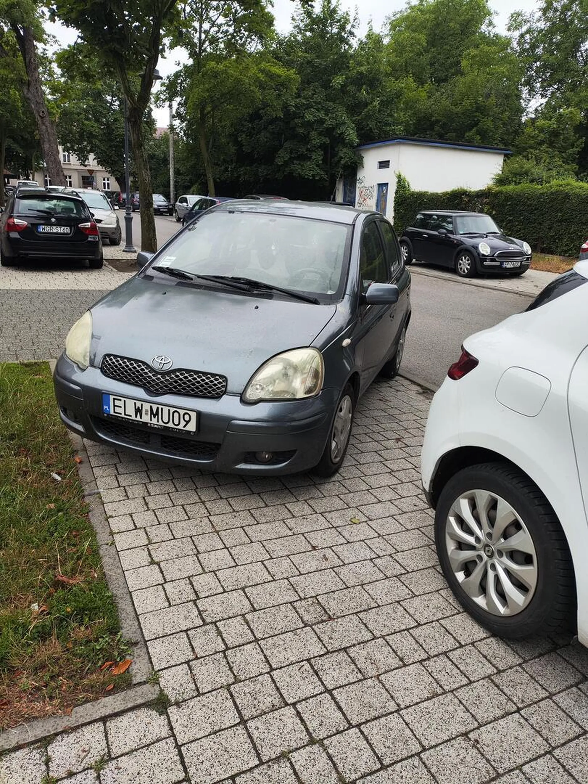 Komuś przydał by się kurs parkowania