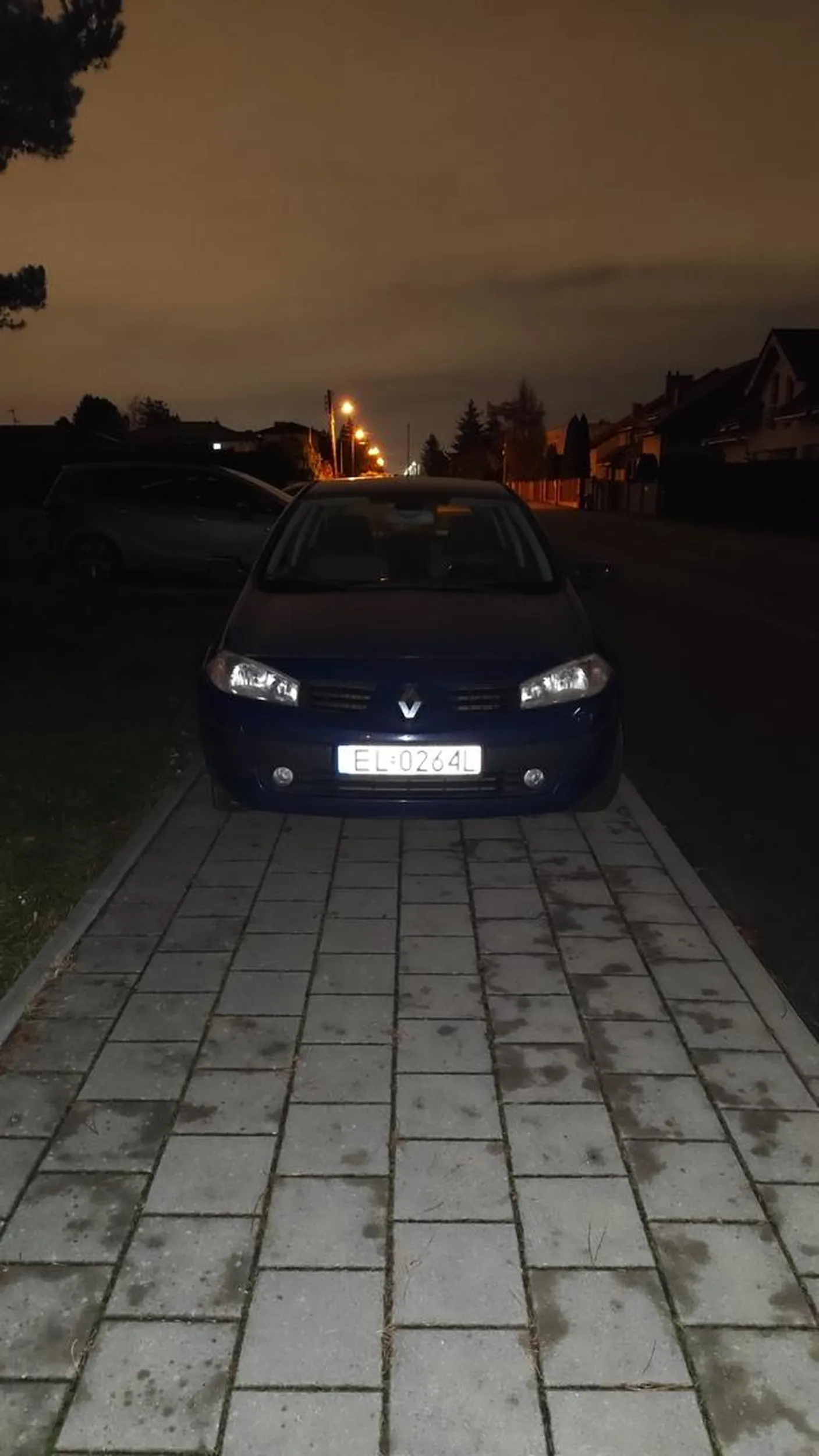 Zaparkował pięknie, szkoda że nie tam gdzie powinien