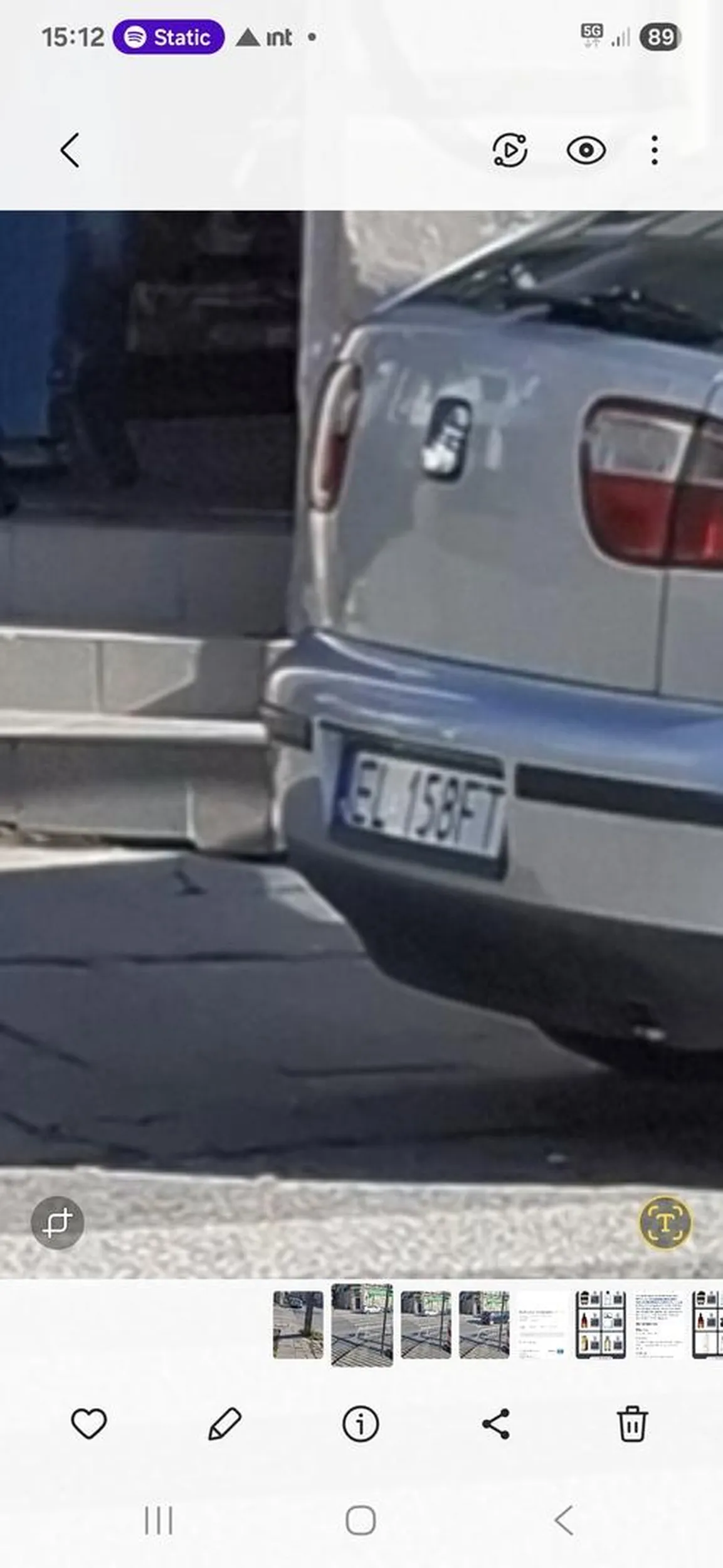 Skrzyżowanie, podwójna ciągła, przejście dla pieszych, podwójna drugiej stronie parking pod sklepem pusty. Wiadomo zakupy w Żabce ważniejsze od przepisów