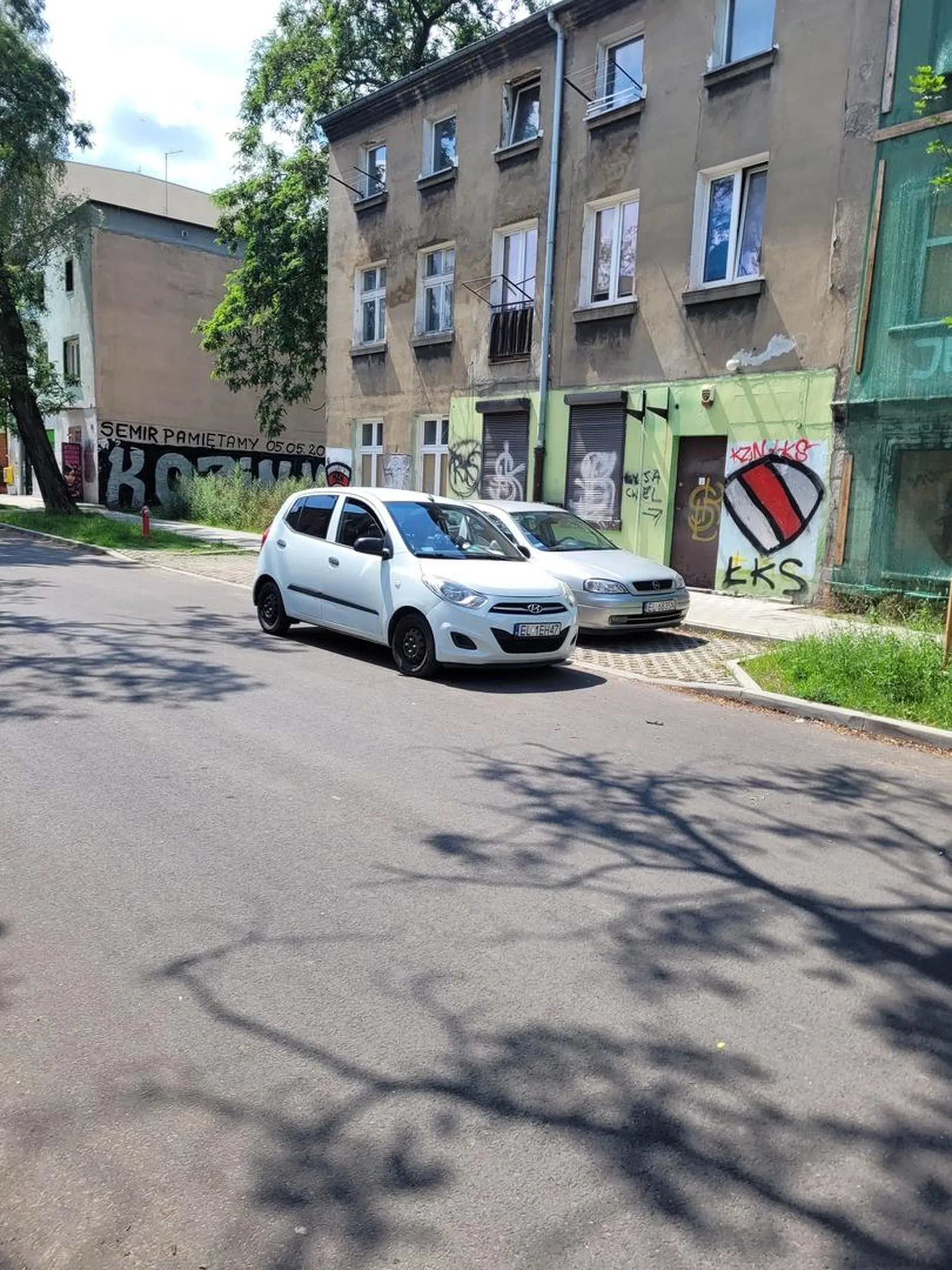 No tak, po co są miejsca parkingowe? Najlepiej poprostu z premedytacją kogoś zastawić