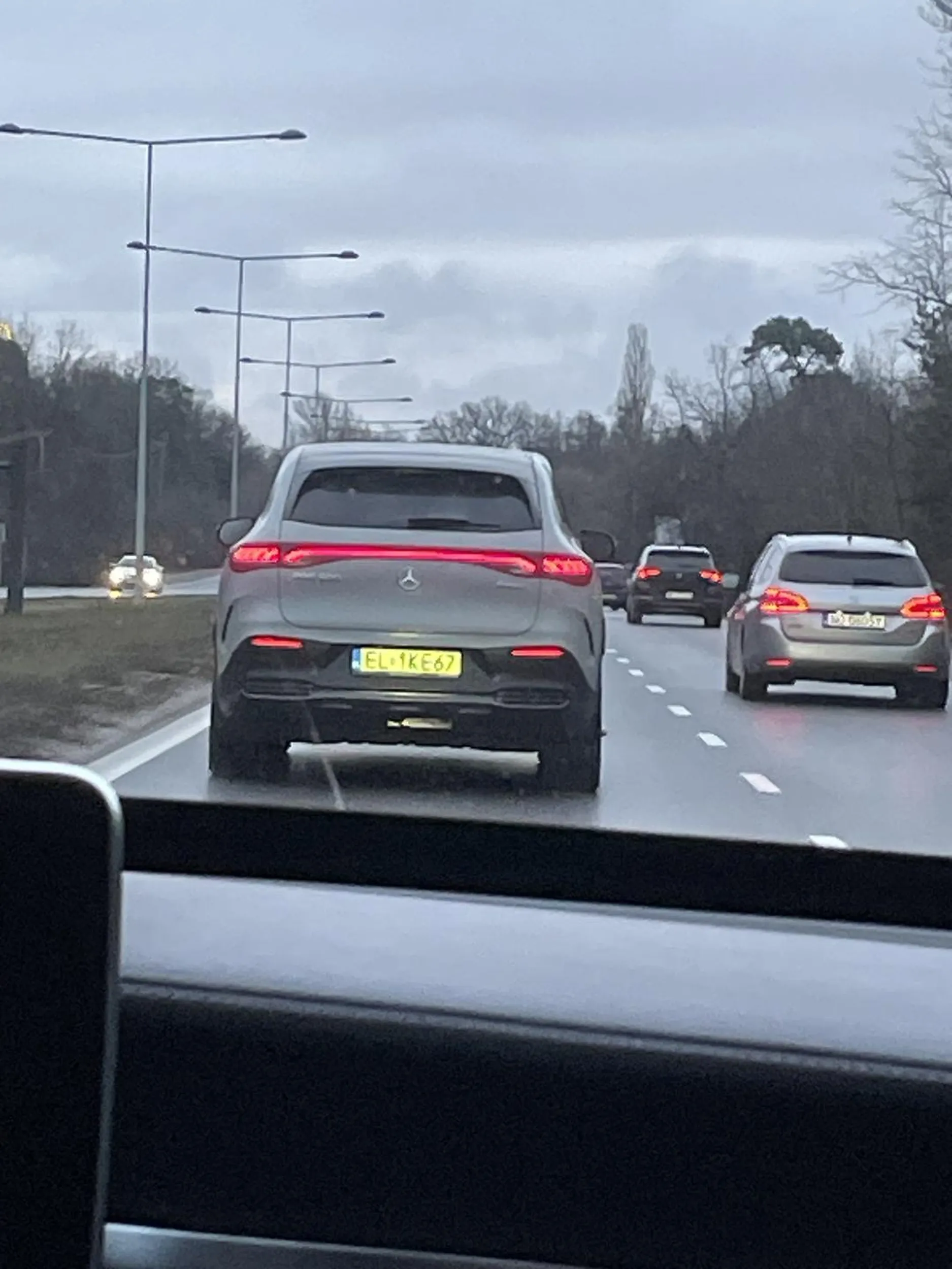Zajebiście mordo jeździsz. Pozdrawia biały Mercedes. Trasa na Warszawę