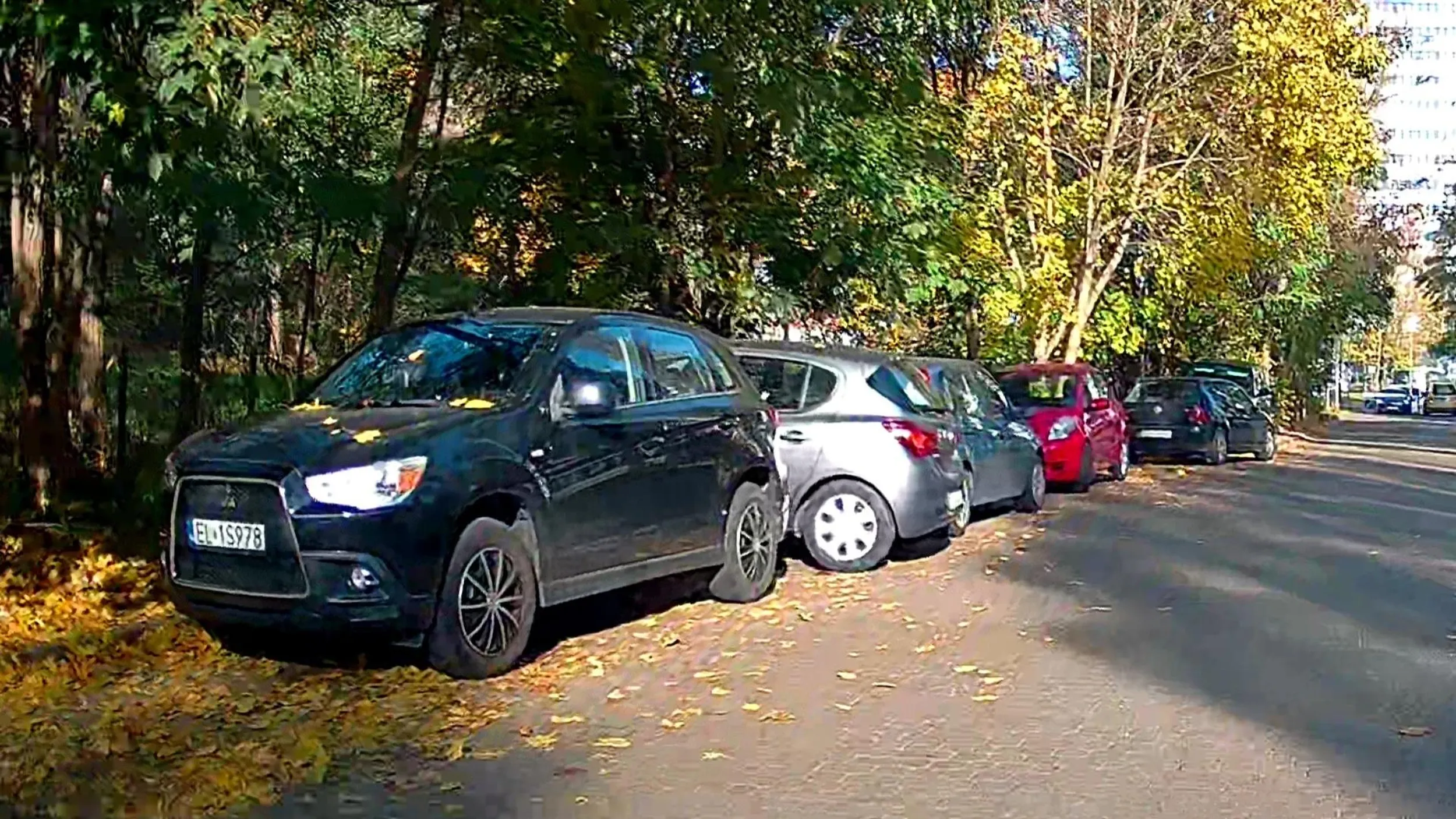 Parkowanie na zakazie na wjeździe do CKD