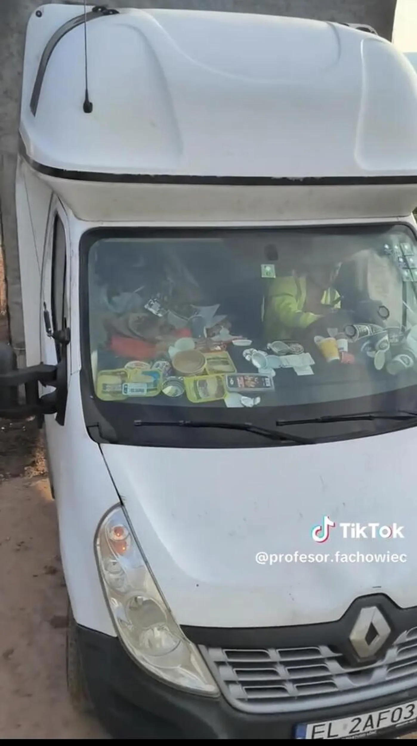 Kierowca prowadzi nielegalnie sklep obwoźny poza granicami naszego kraju