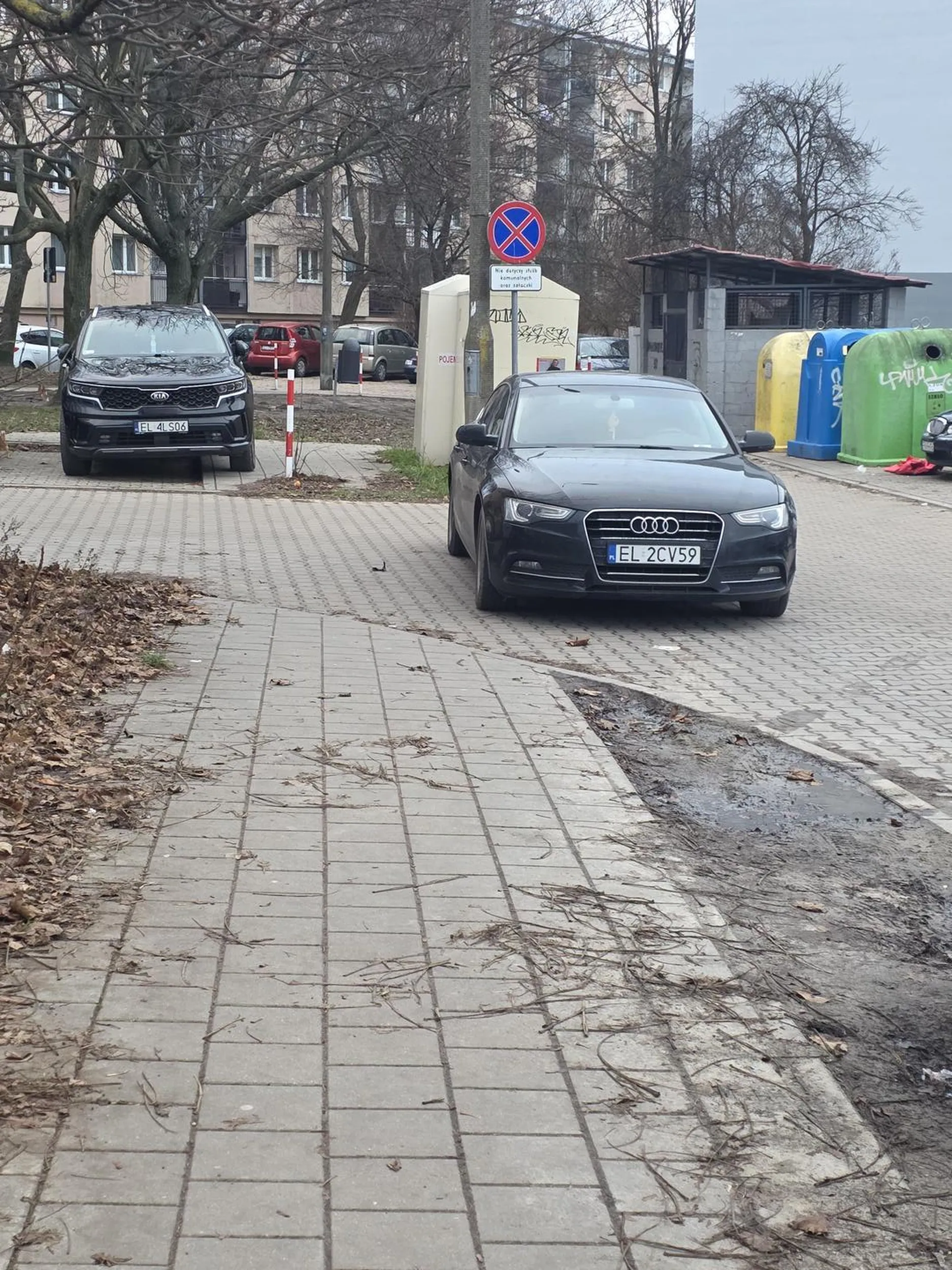 Nie zostawiaj ulicy, 4 zera i 5 w środku. Na kilka godzin parówa zastawia drogę i utrudnia mieszkańcom wjazd i wyjazd. Jestem 60 więc wysyłam to na policję.