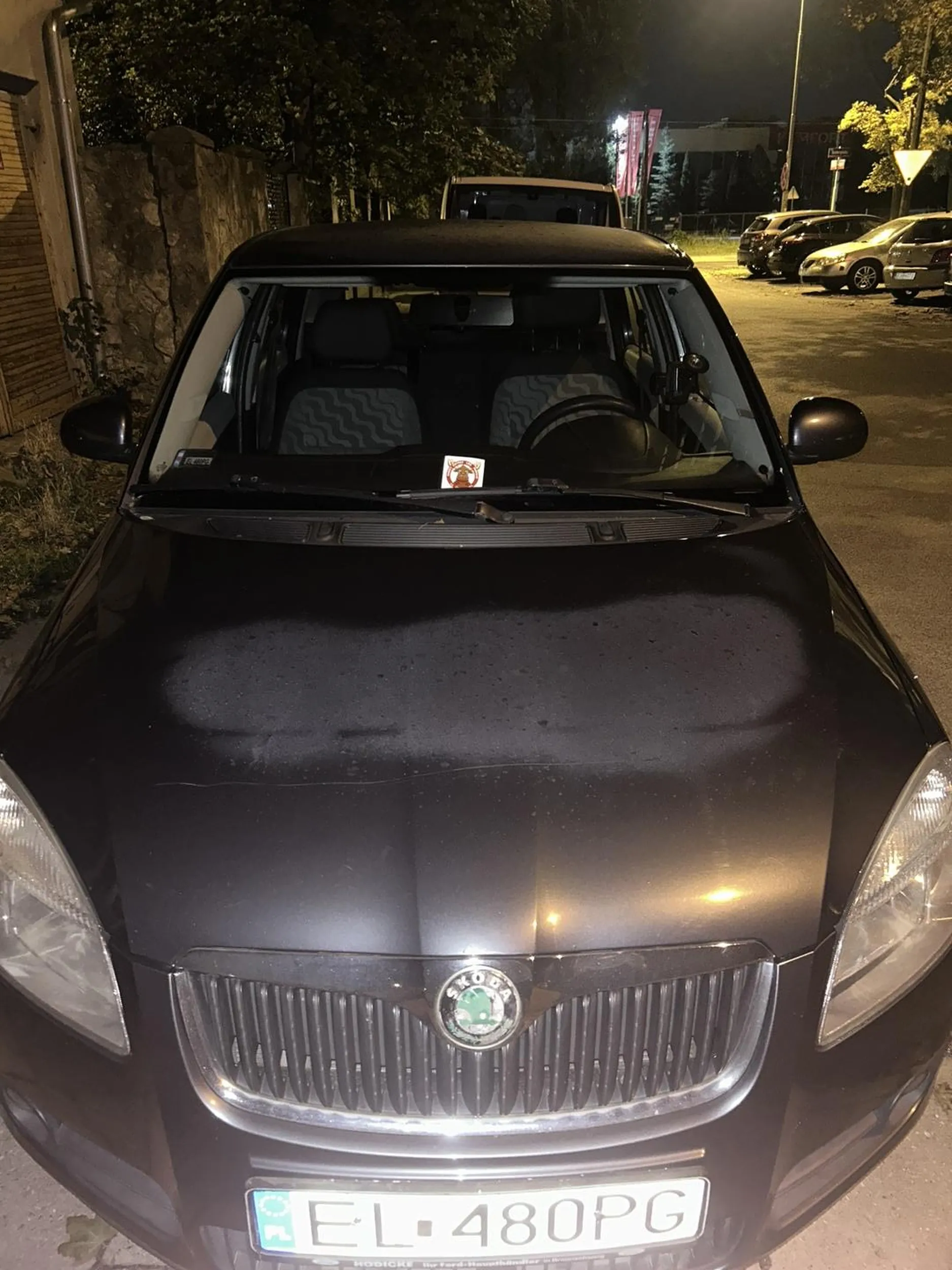 Lala naucz sie parkowac zaparkowałaś jak zwykla ciota