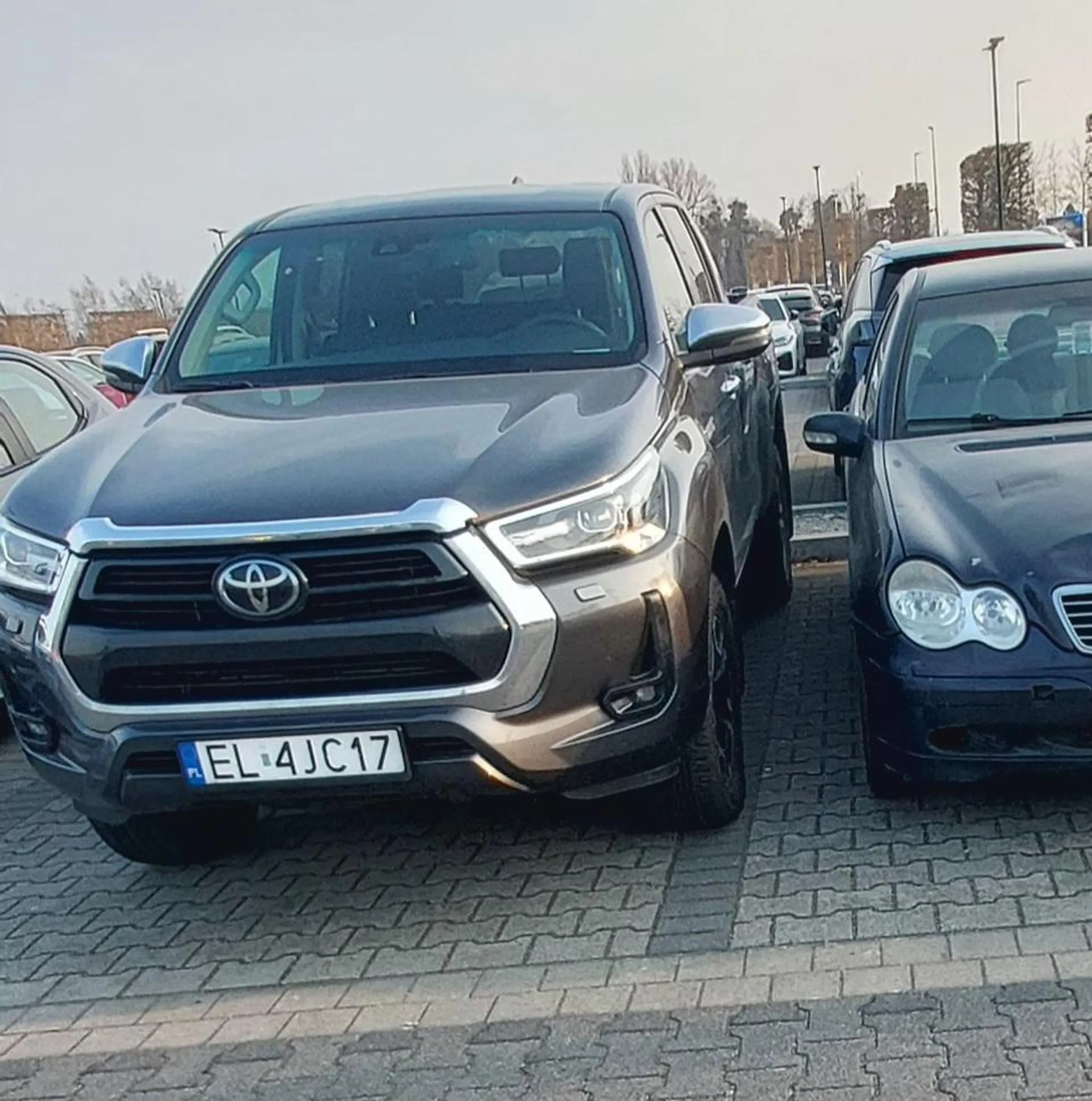 Mam nadzieję że fajnie wsiadało się od strony pasażera :) jak się zostawia auto nie patrząc na innych to trzeba później kombinować jak wsiąść