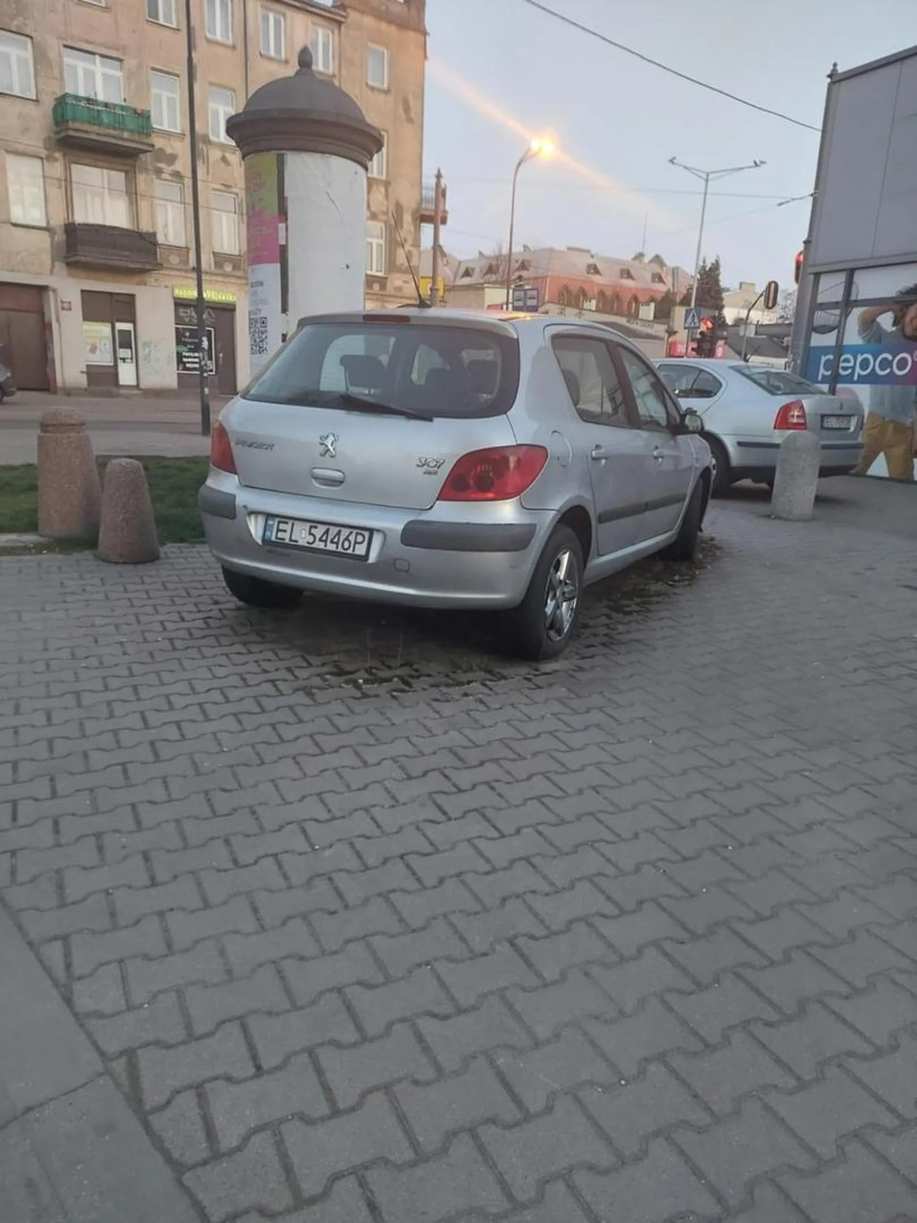 Właściciel tego auta  proszony jest o jego usunięcie.