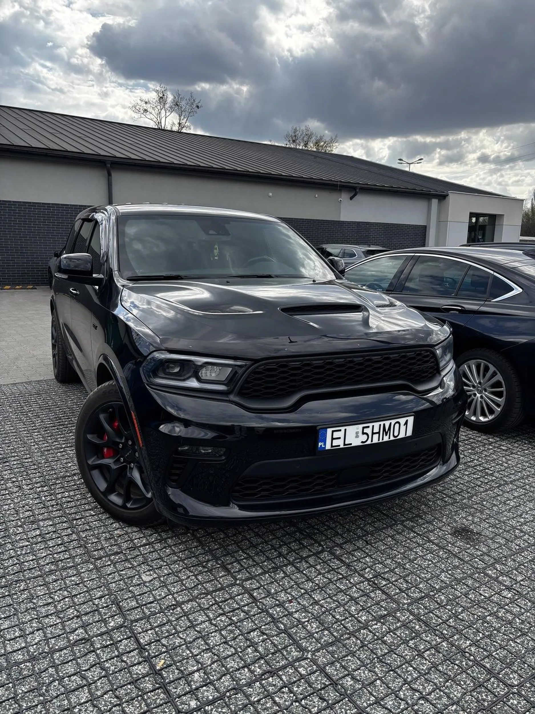 bogaty fraje* nie umie parkować