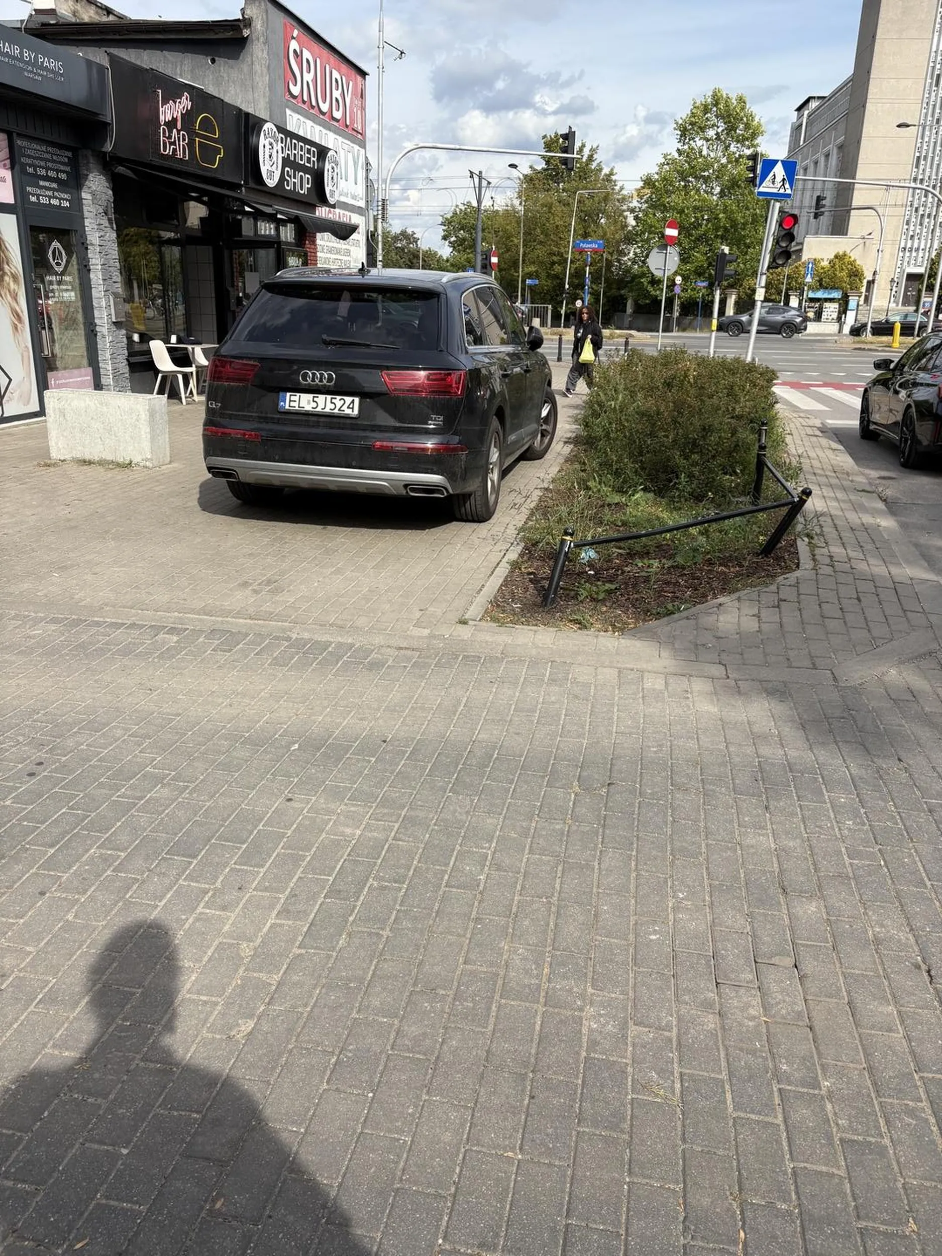 Boomer, który na uprzejmiedonosze ma 17 zgłoszeń i nadal nie nauczył się parkować. Agresywny typ, który umie startować z łapami tylko do kobiet i dzieci