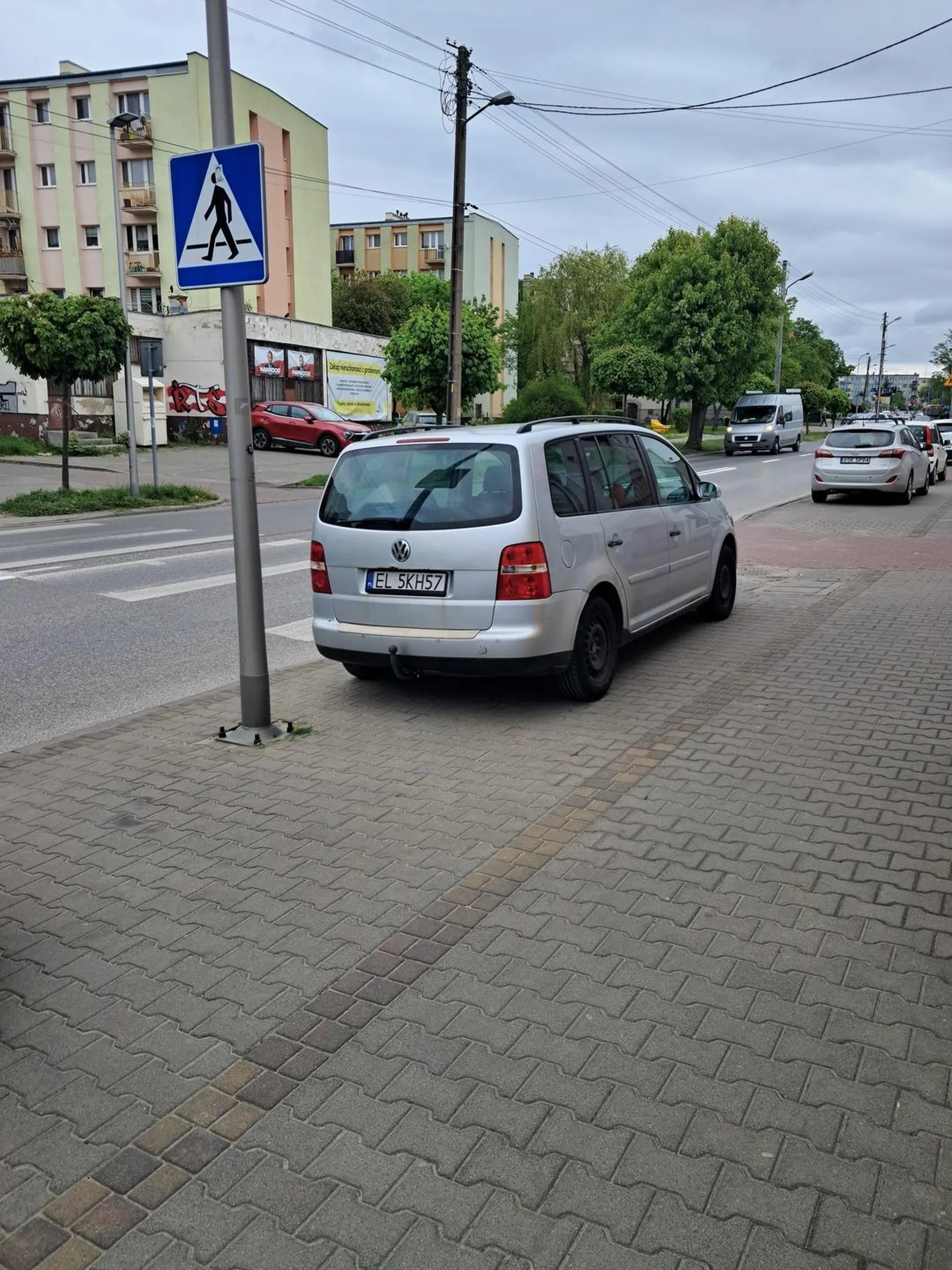 Zastawił przejście dla pieszych