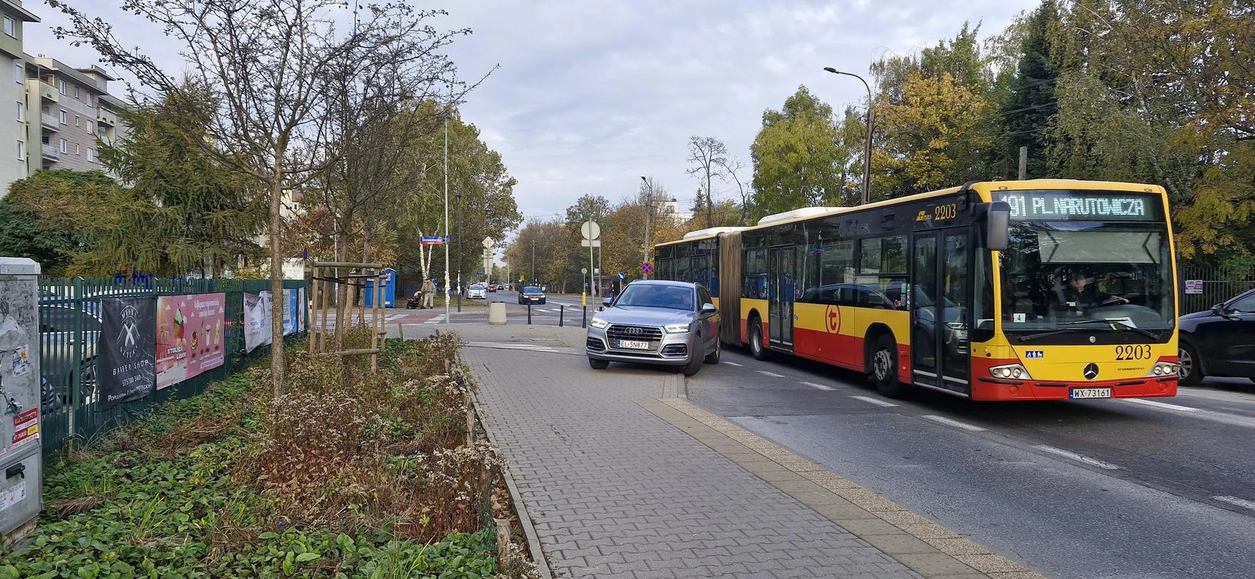 DDR i przystanek autobusowy to nie parking.. nawet na chwilę. Nastepny raz czeka Cię wycieczka na Waliców