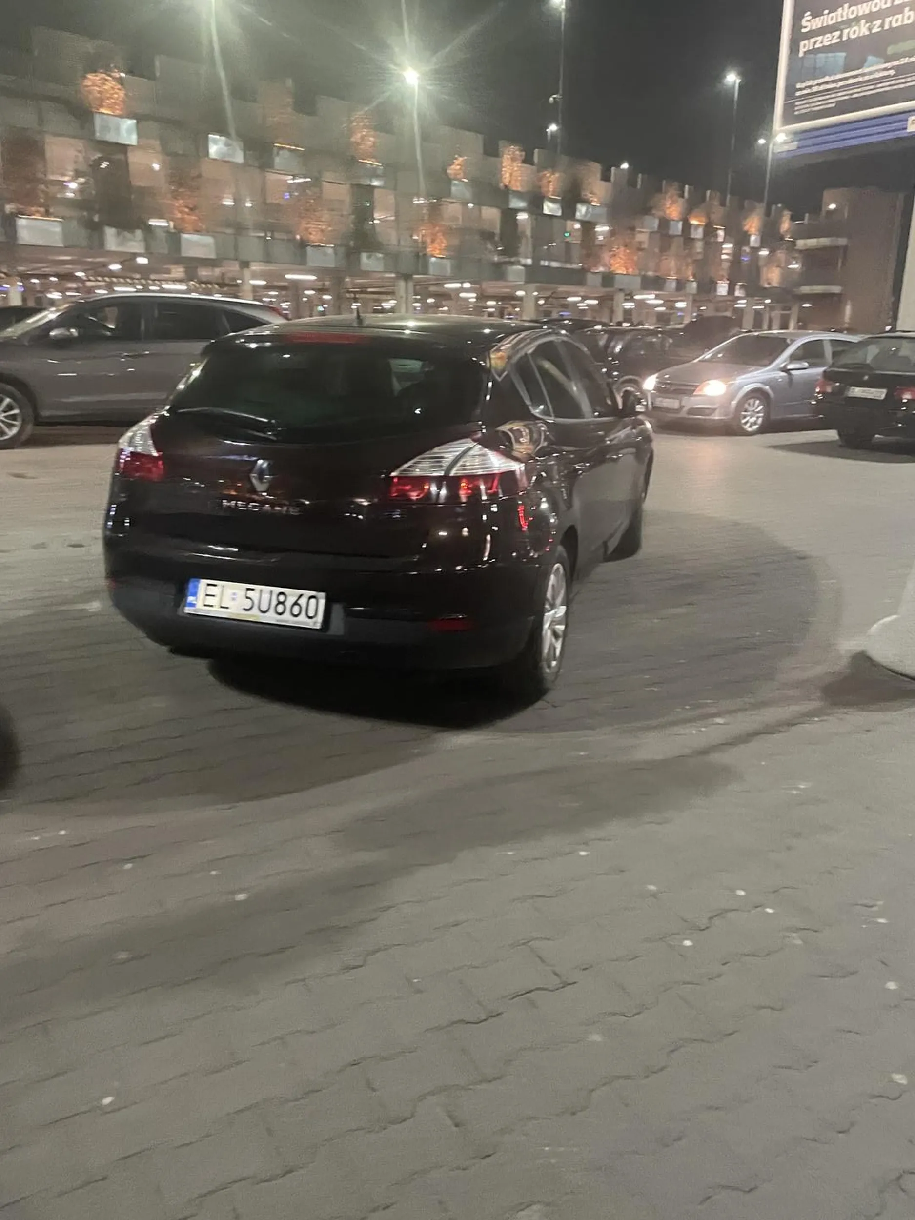 Zawodowe parkowanie, idealne do kolejnych memów o Łodzi