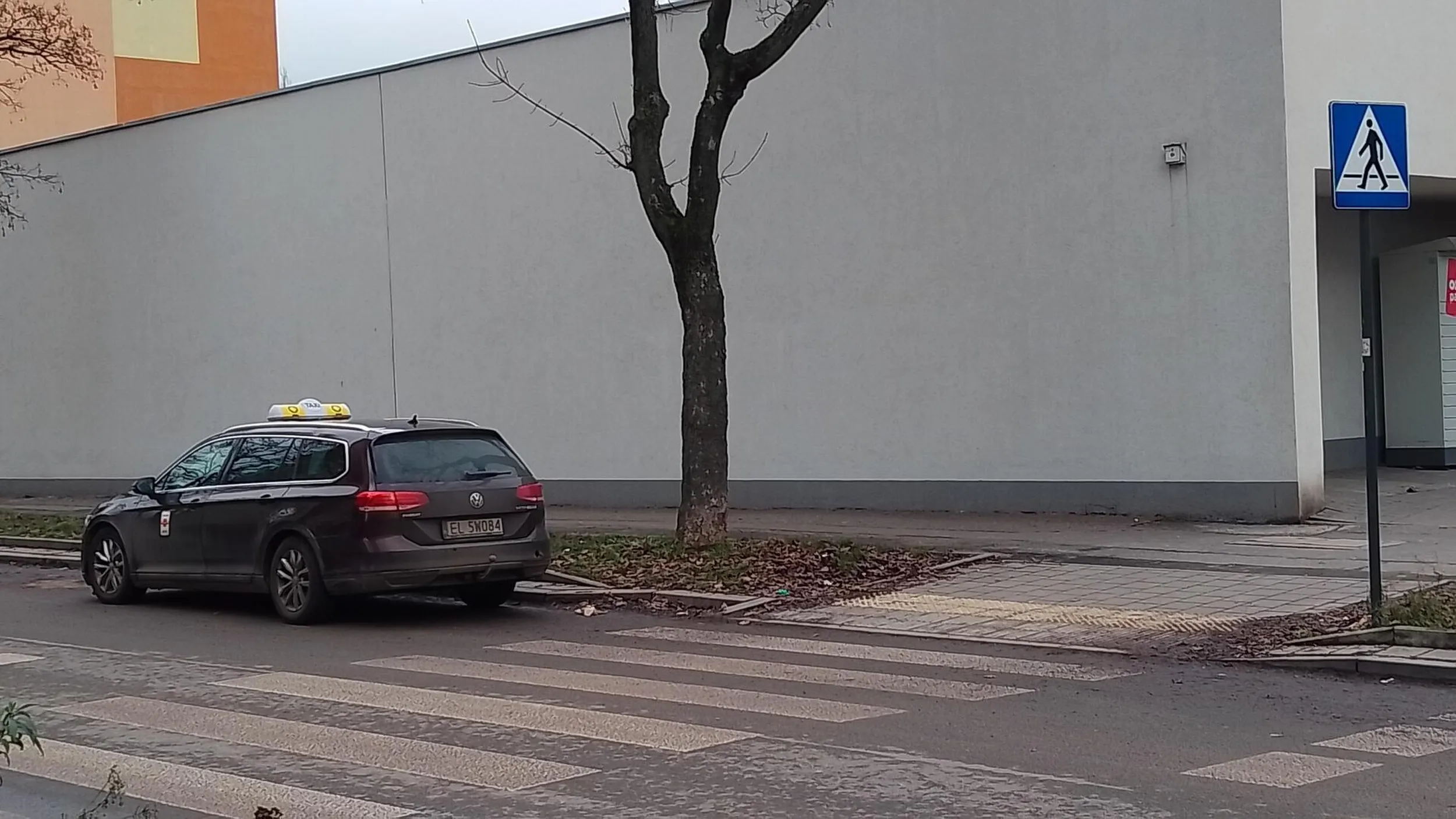 To ryzykowne jeździć z taksówkarzem, który nie zna przepisów.