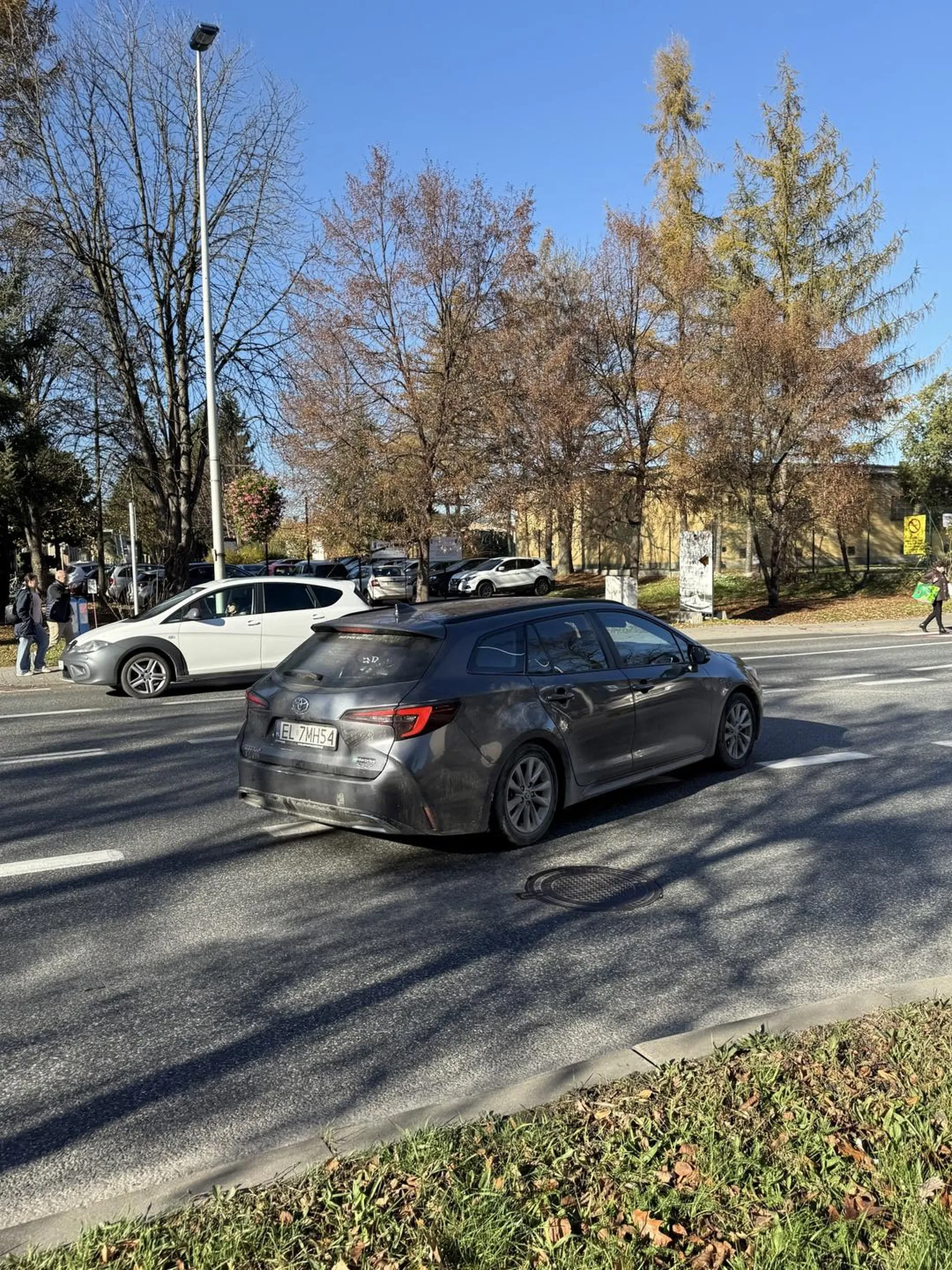 Zostałam prawie przejechana przez ten pojazd na przejściu, nie ustąpił pierwszeństwa!