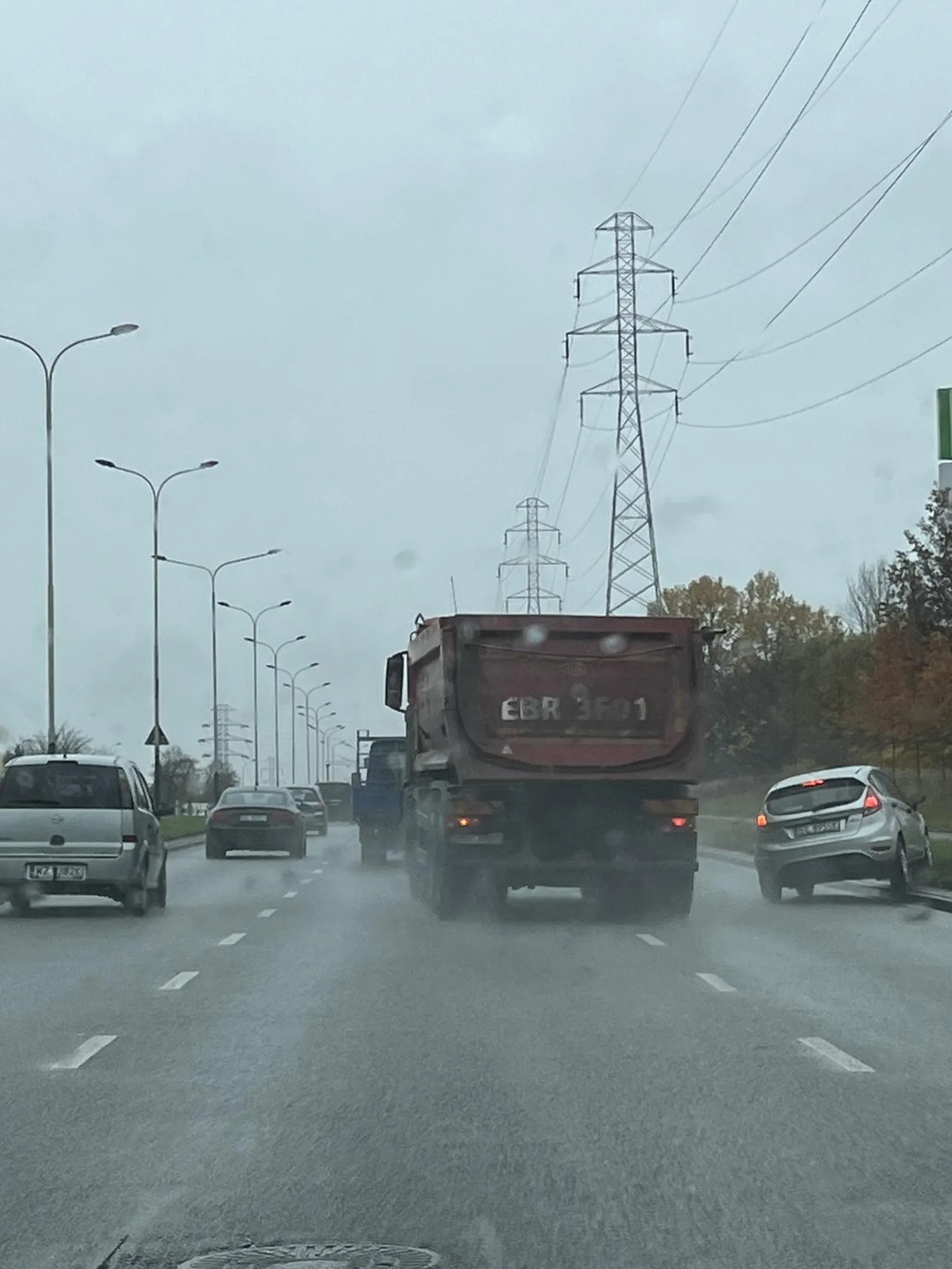 Mam krótkie nagranie wypadku, proszę i maila w razie pomocy lordon12@wp.pl