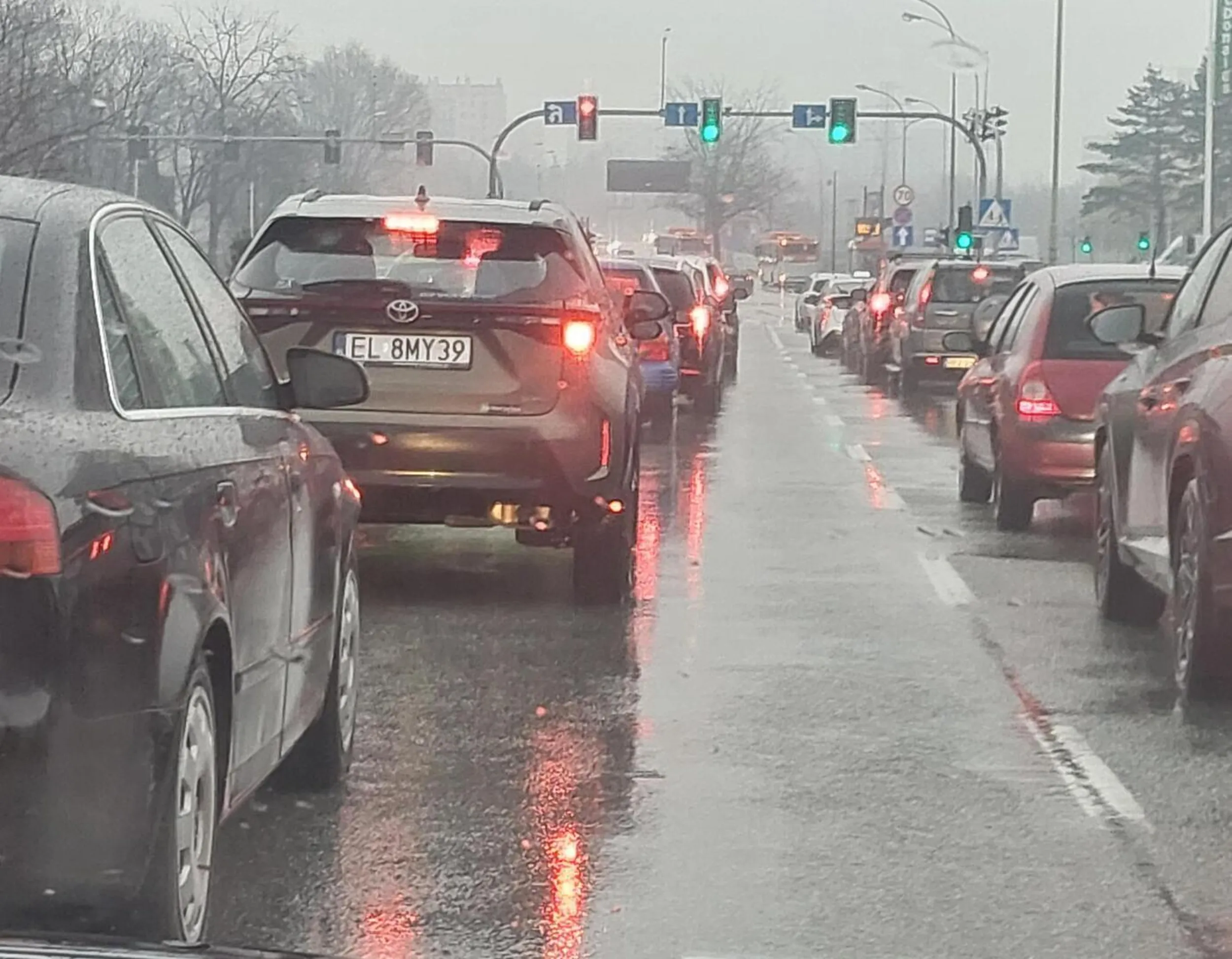 Drogowy bandyta doprowadzający do zagrożenia w ruchu