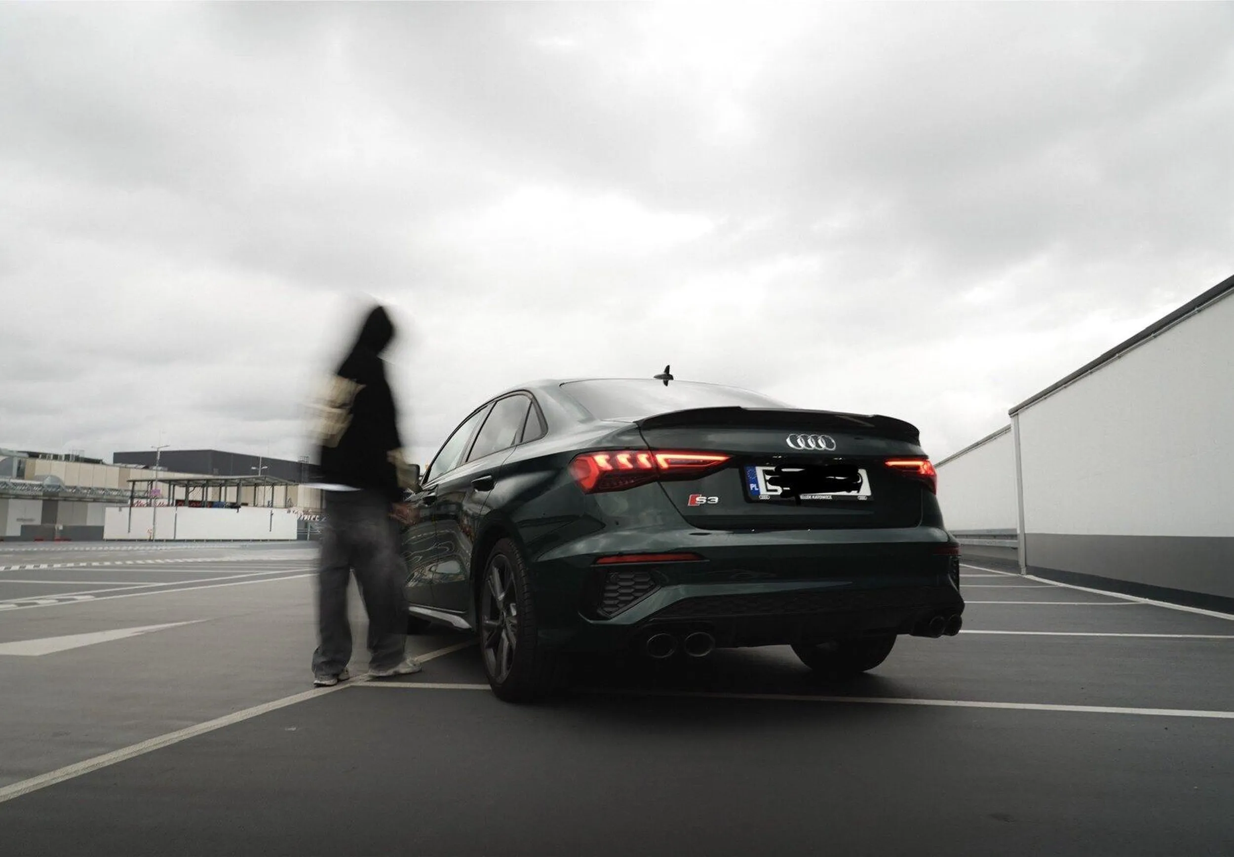 zajebisty ziomek ciśnie vmax w terenie zabudowanym