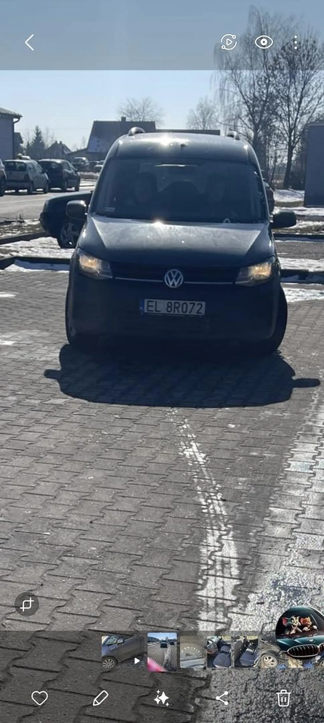 Dziadziuś naucz się szacunku do kobiet. Za lusterko odwdzięczę się.