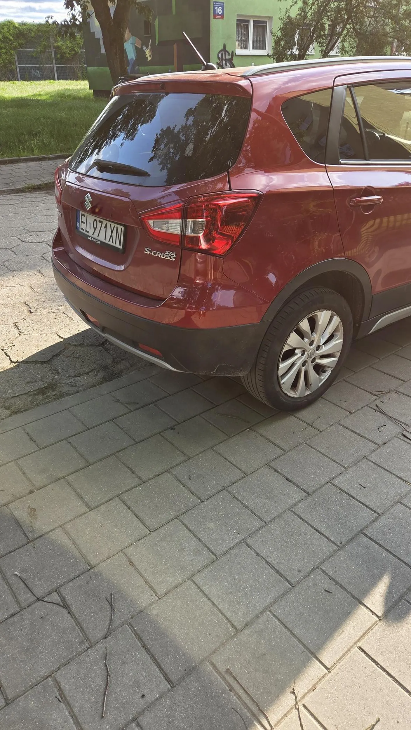 Nie zastawiaj pusty łbie przejścia dla pieszych.