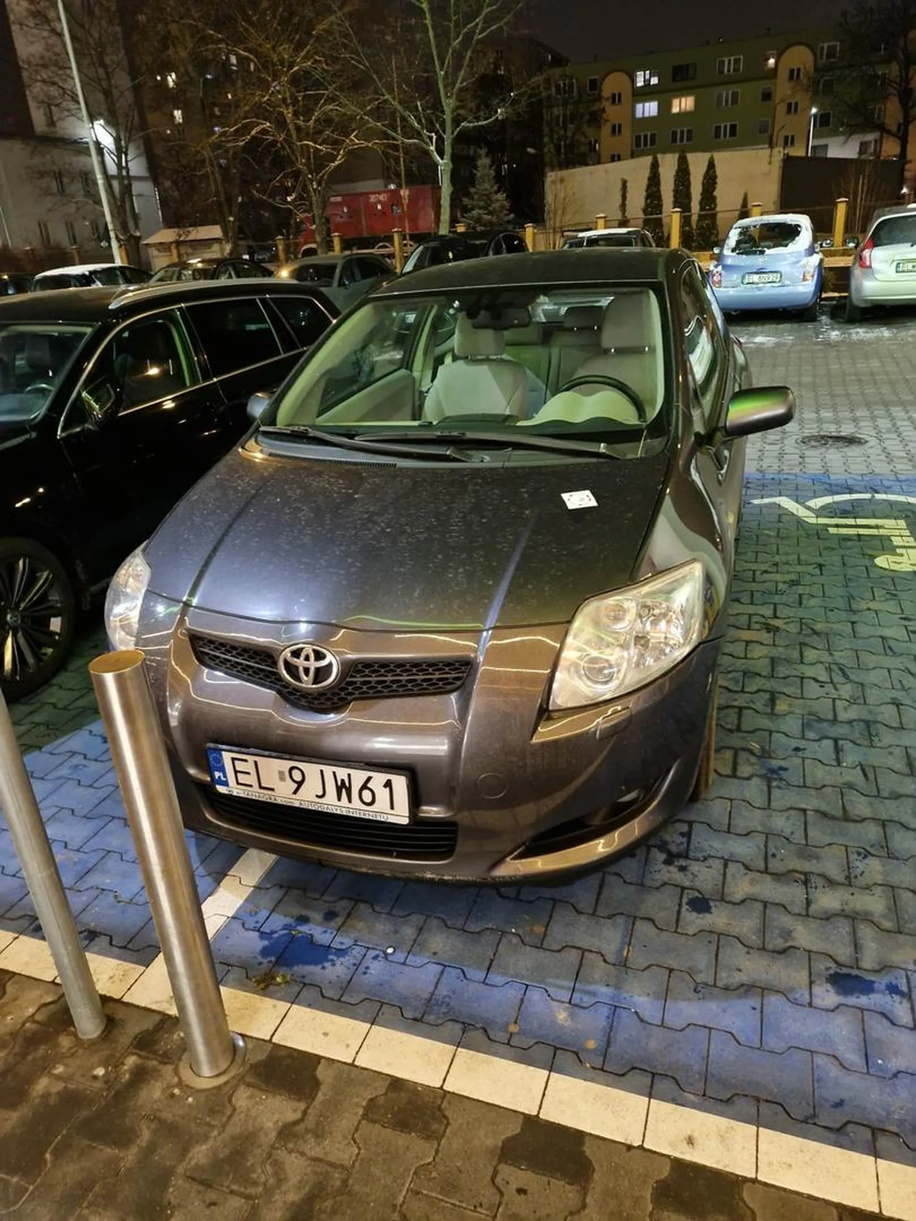 Gloviarz parkuje gdzie chce bez uprawnień