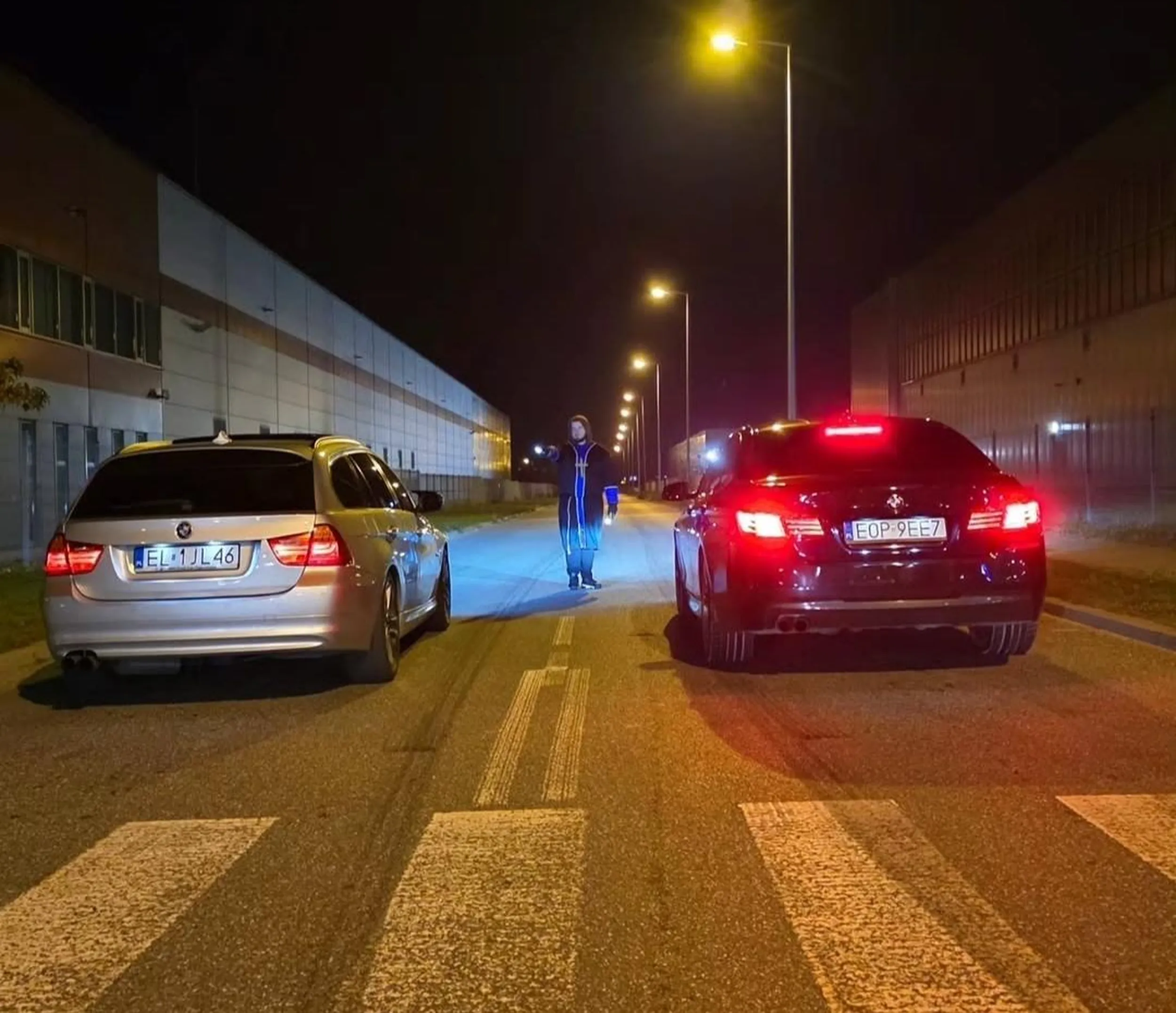 Kierowca bierze udział w nielegalnych wyścigach drogowych w Łodzi.