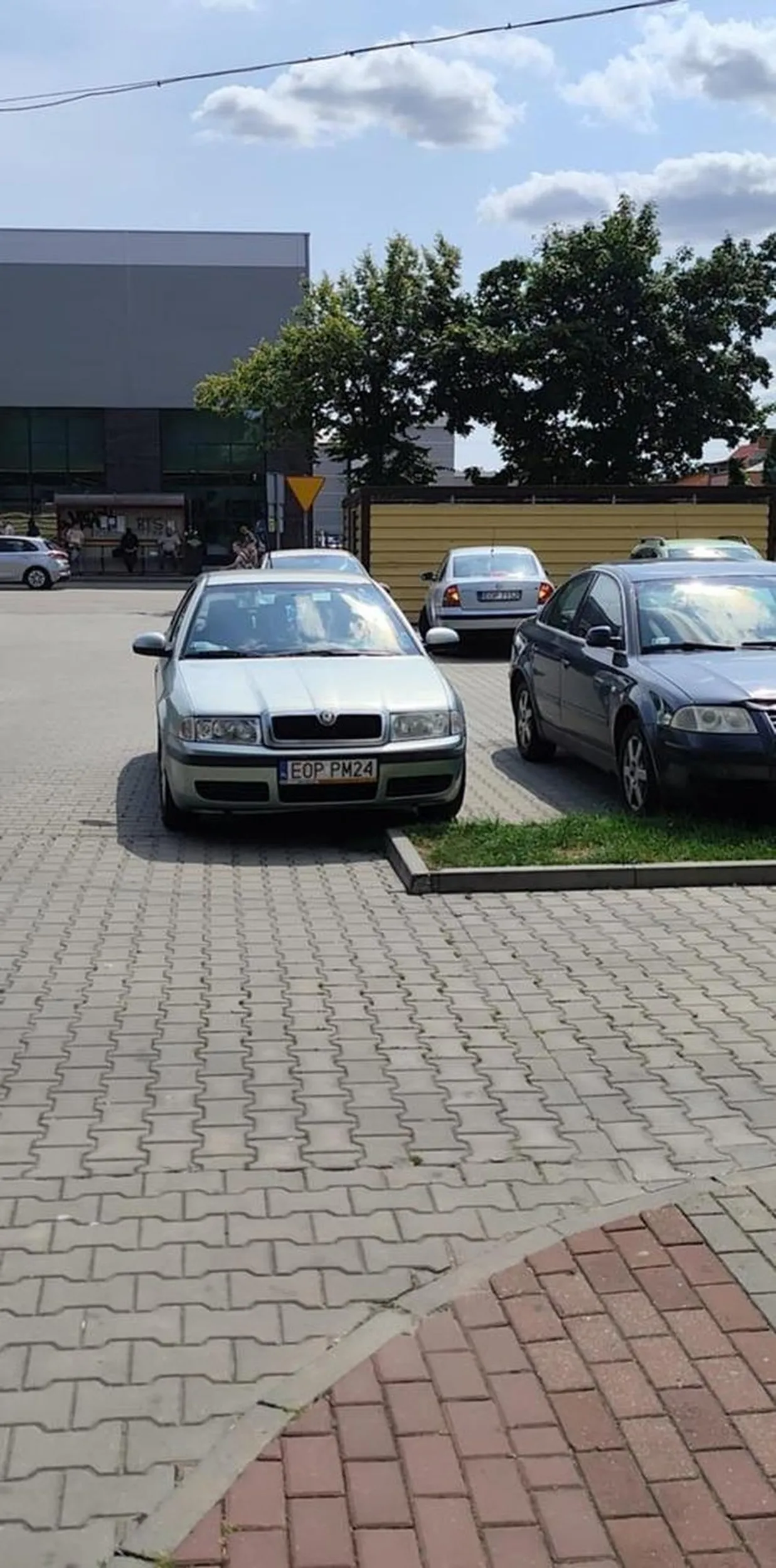 Parkuje tak że ręce opadają.