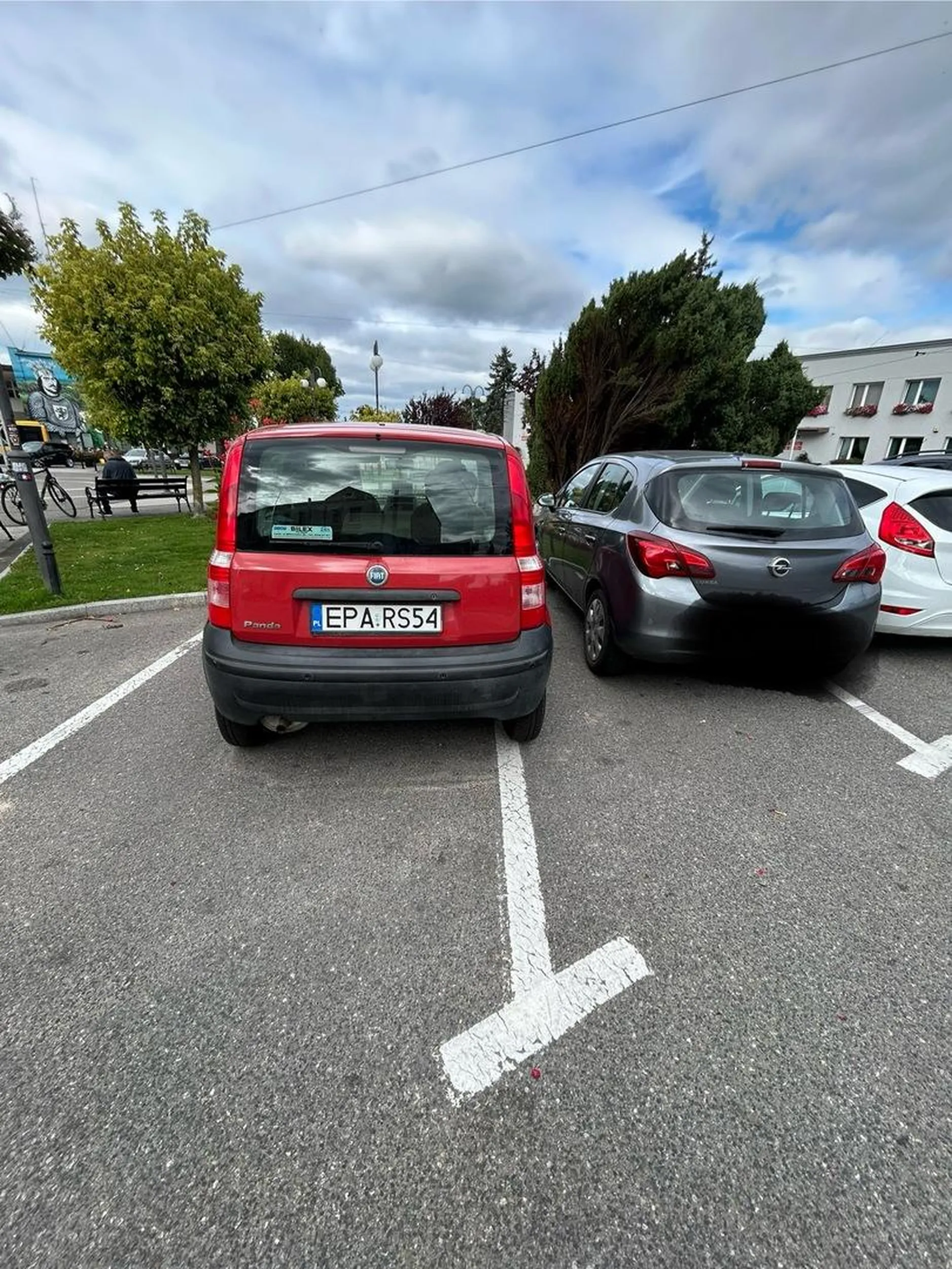 Zajebisty kierowca parkowanie pierwsza klasa, potem trzeba wjeżdżać na centymetry