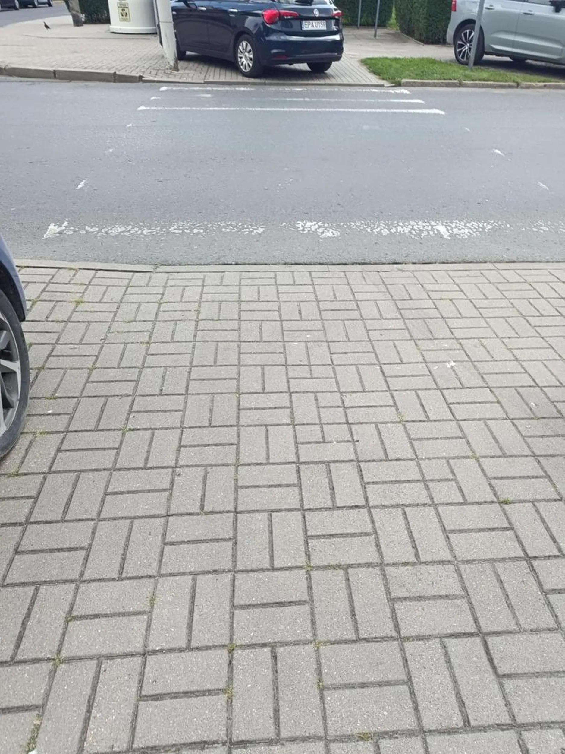 Skandaliczne parkowanie na pasach