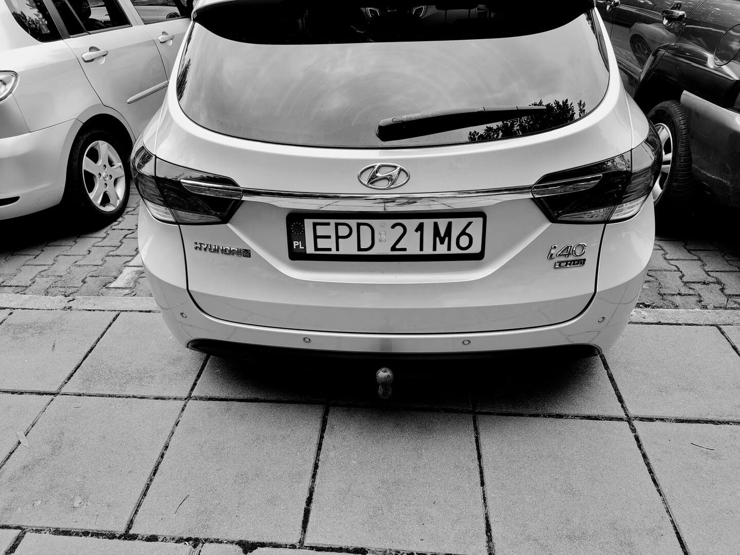 Co we łbie trzeba mieć żeby tak parkować? Myślisz o pieszych z wózkiem, o starszych ludziach? Użyj mózgu hipokryto