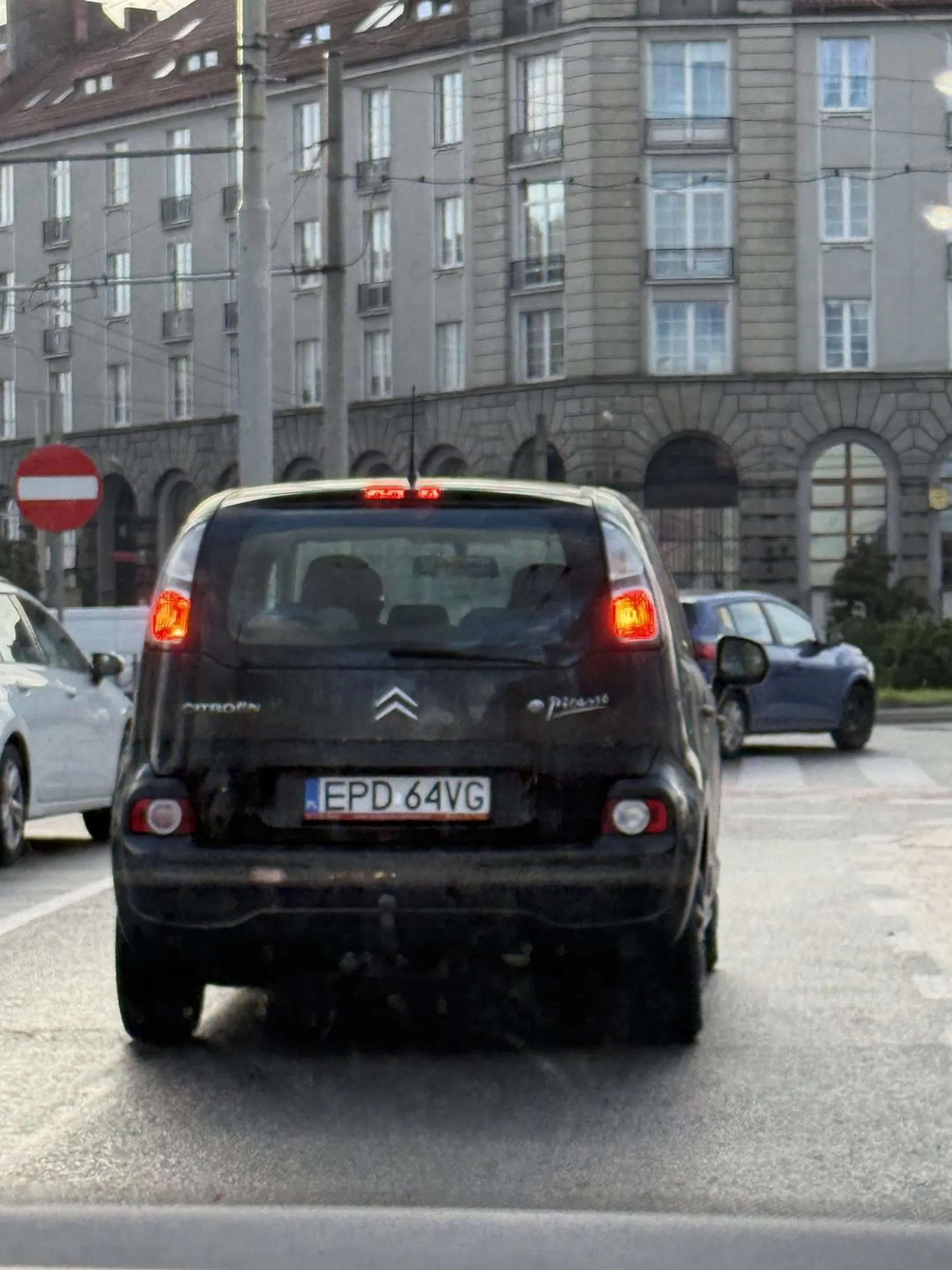 Ruda cipa wymusza pierwszeństwo