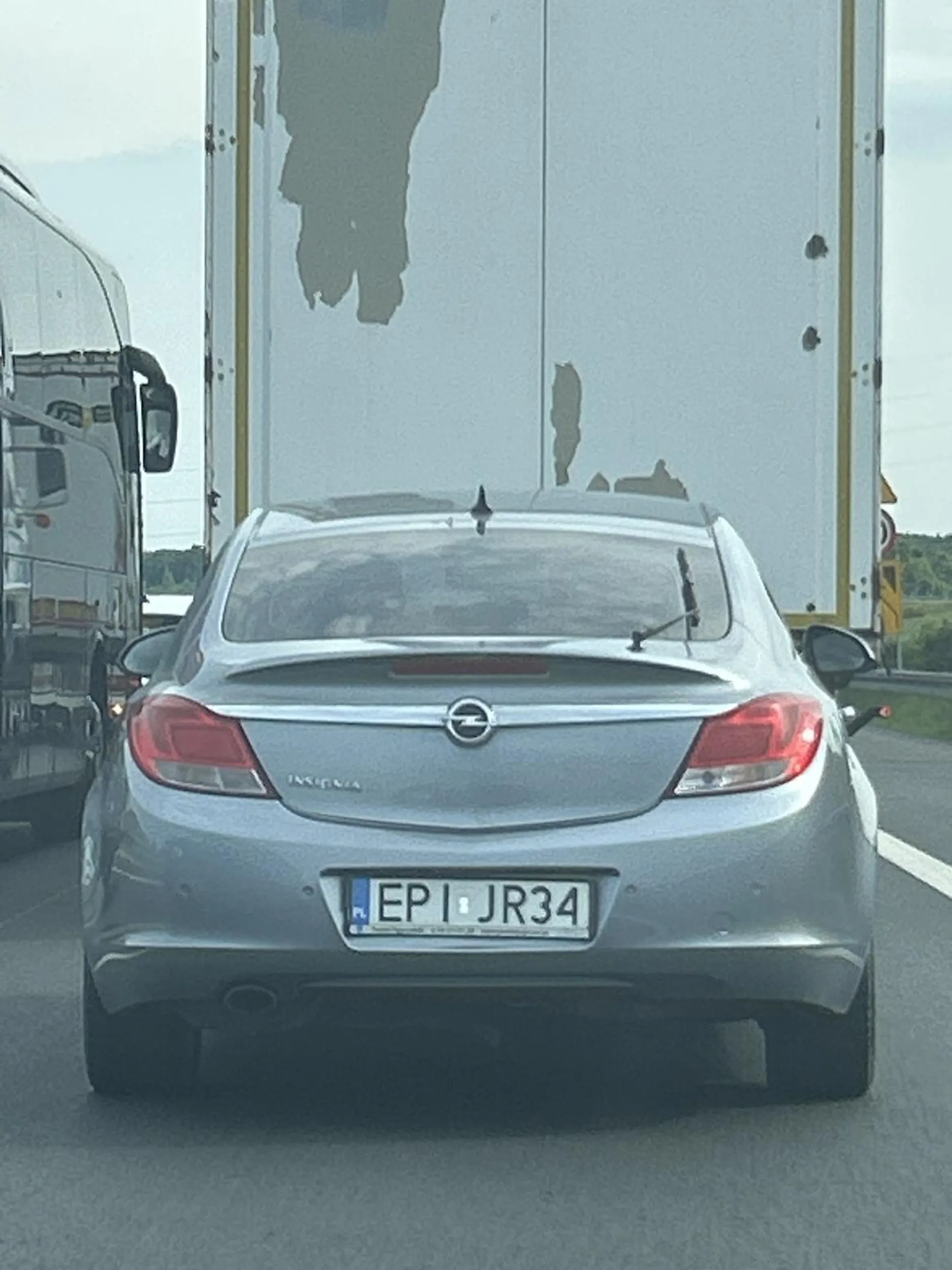 Naucz się jeździć a nie w korku zostawiasz odstęp przed sobą na kilka samochodów