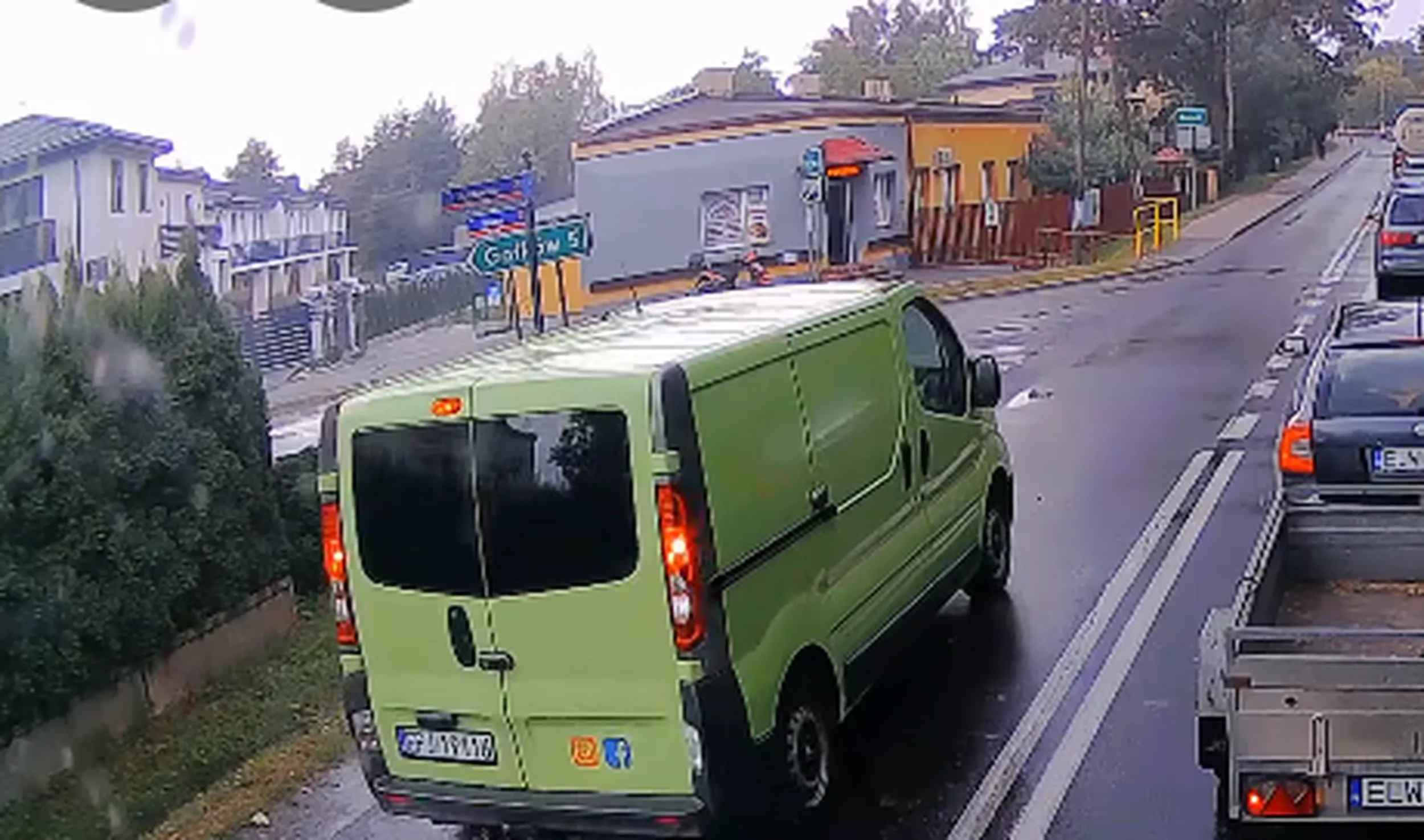 Hiena czekająca na odpowiedni moment.