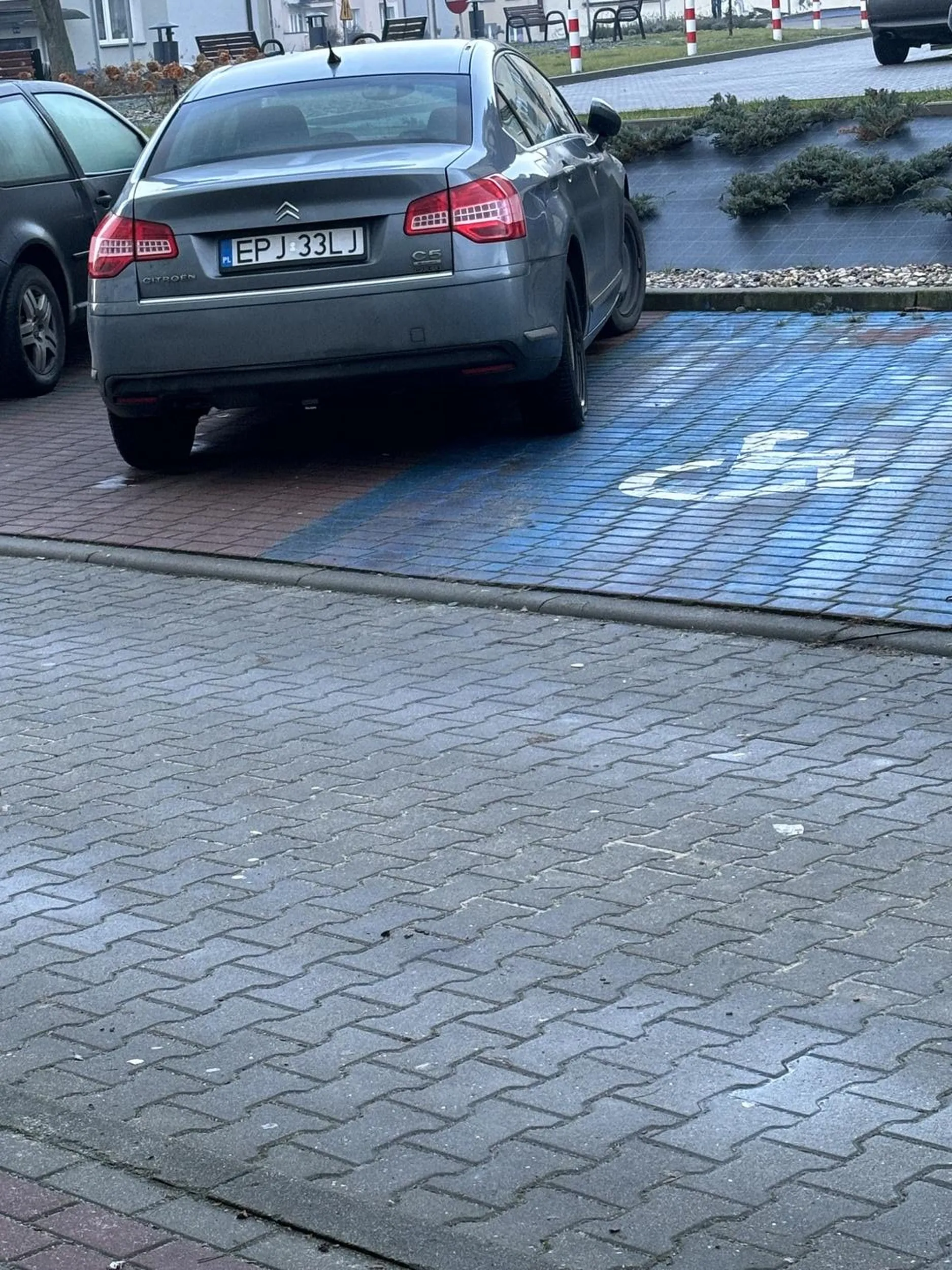 Naucz się parkować albo kup se mniejsze auto