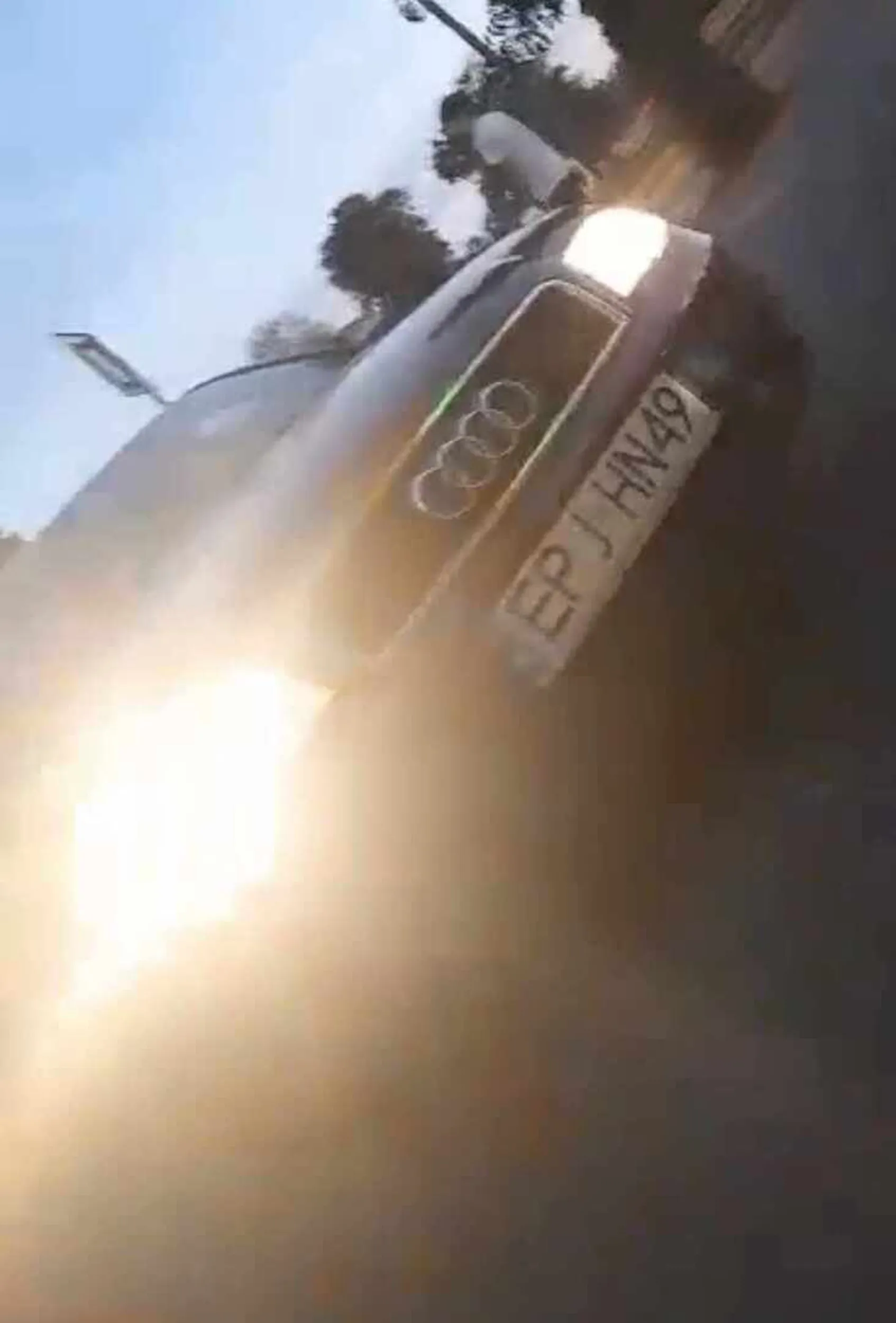 Siedzę sobie pod żabką a on się wpierdala prawie mnie przejechał