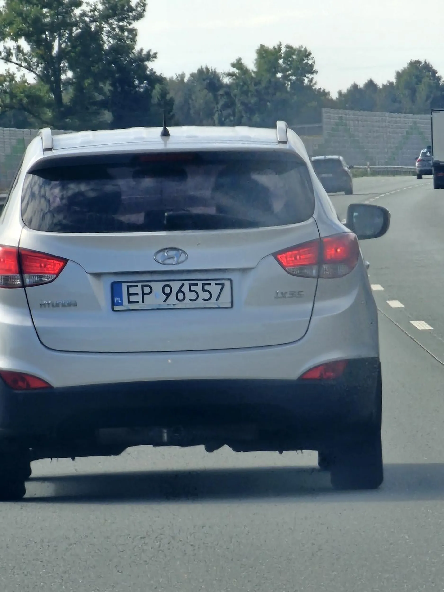 Autostrada  a1, Pani "kierowca" jedzie środkowym pasem 95-100 km/h i nawet nie myśli zeby zjechać na prawy.