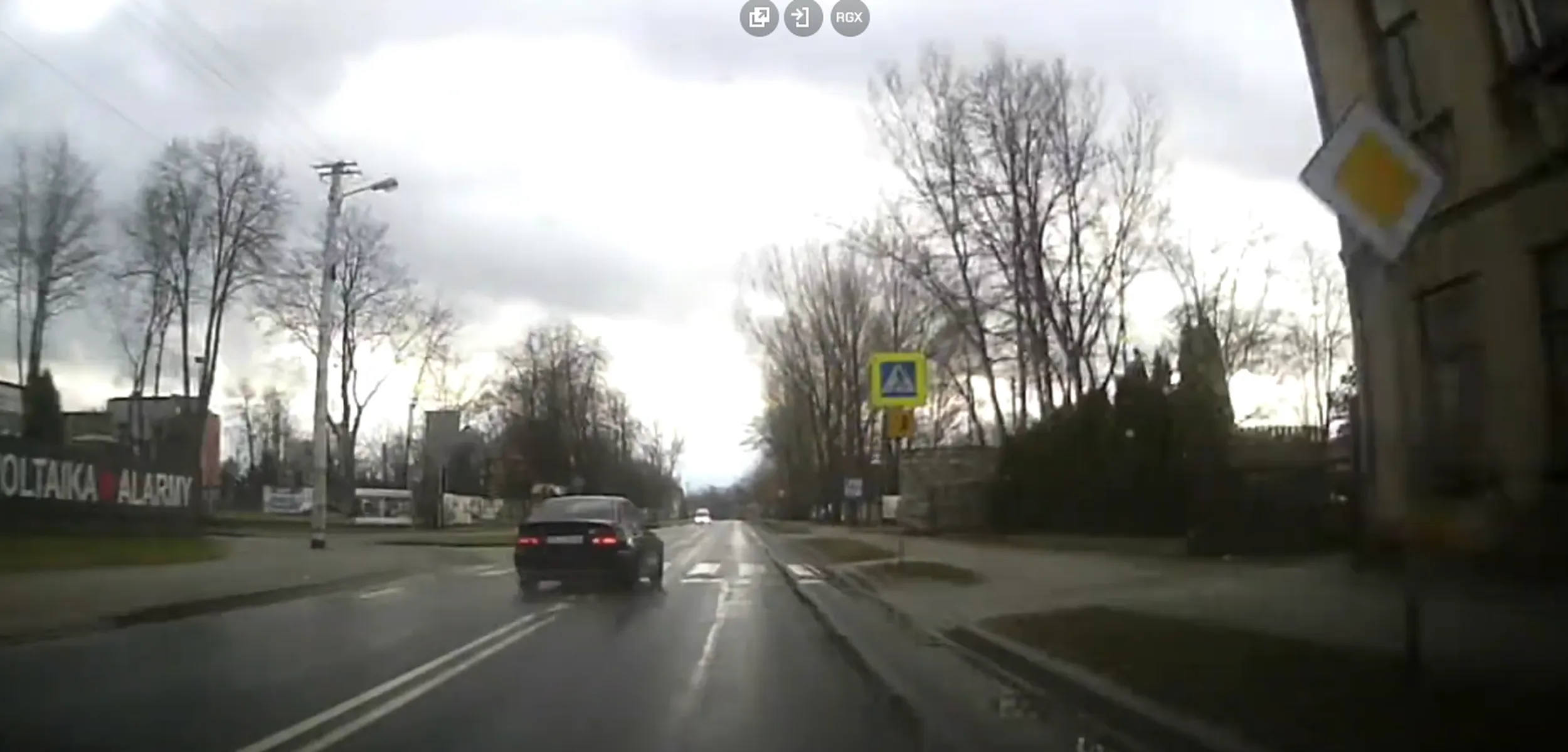 Kolego nie śpiesz się tak, nie ma sensu. Ktoś mógł przechodzić przez przejście. Spieszyłeś się a i tak na czerwonym stałeś. Pozdro.