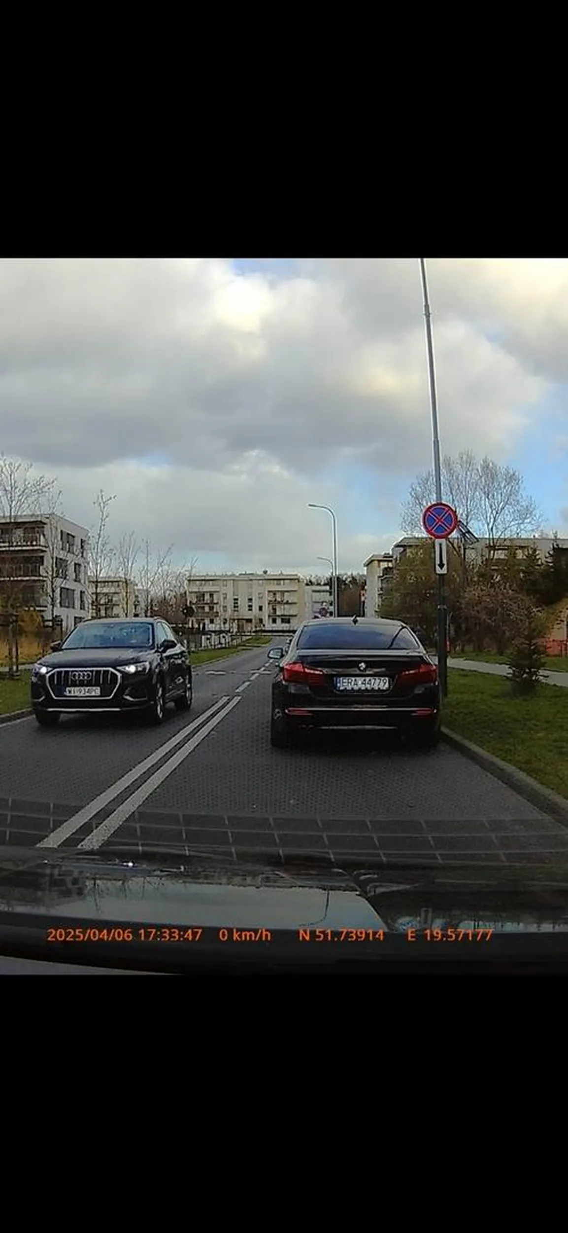 BMW może parkować na zakazie, podwójnej i skrzyżowaniu... Opłata zawarta w cenie leasingu.