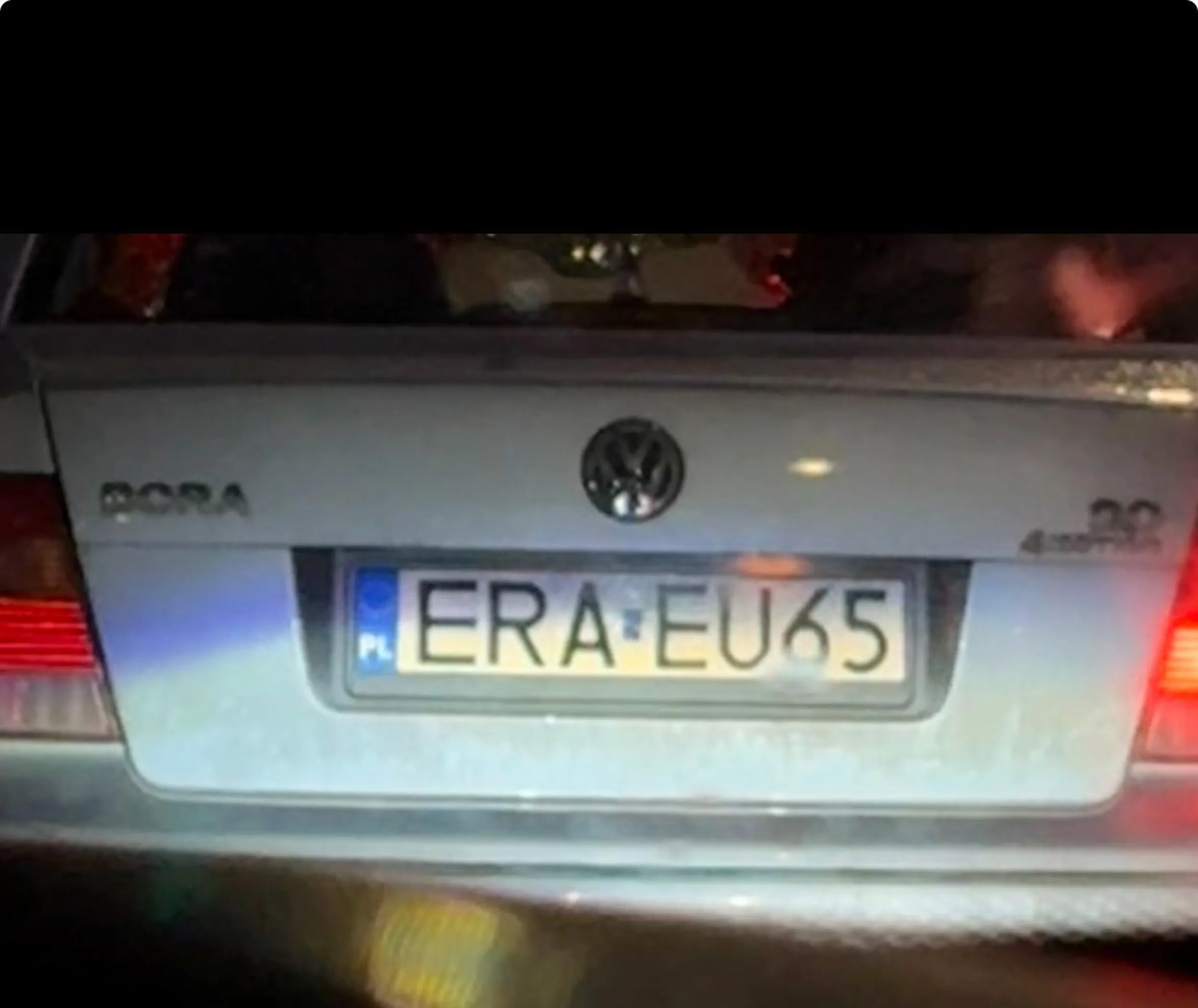 Dramat. Bez świateł, bez wyobraźni, bez mózgu. Jak z PL to na badania psychologiczne, jak intruz to deportować. Hallera, Wrocław - 3 razy wyprzedzanie na pasach, raz na podwójnej ciągłej i przejazd na czerwonym przy skrzyżowaniu z FATem.