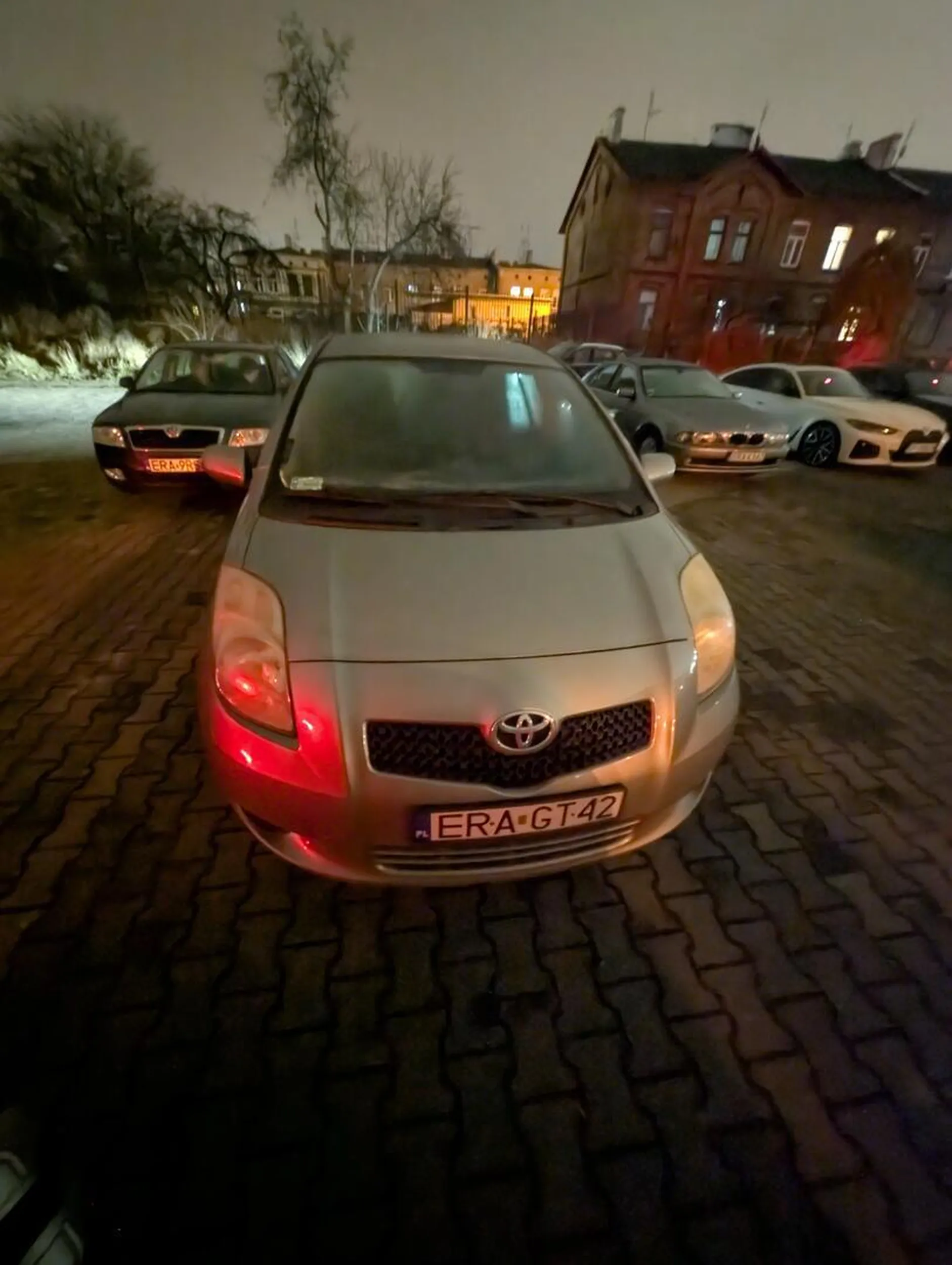 Niby Yaris a parkujesz jak busem InPostu