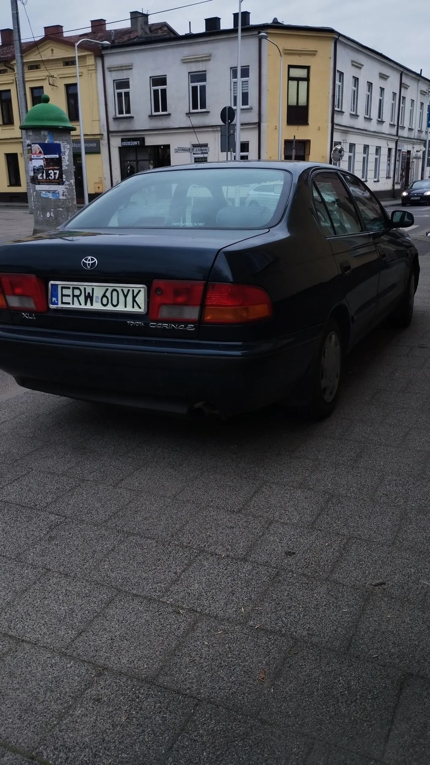 Zaparkował na przejściu dla pieszych a z tyłu u niego były dwa wolne miejsca