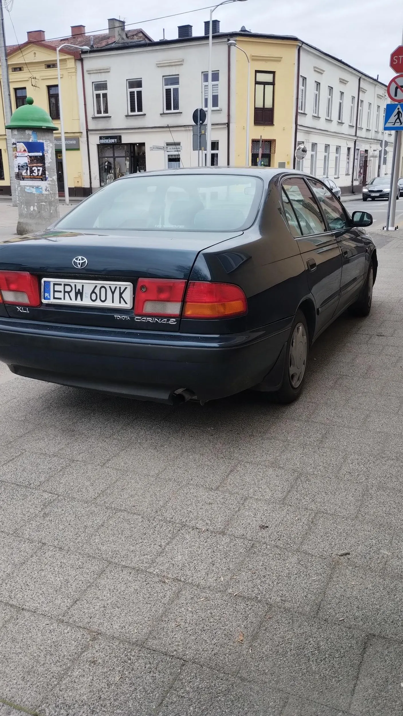 Zaparkował na przejściu dla pieszych a z tyłu u niego były dwa wolne miejsca