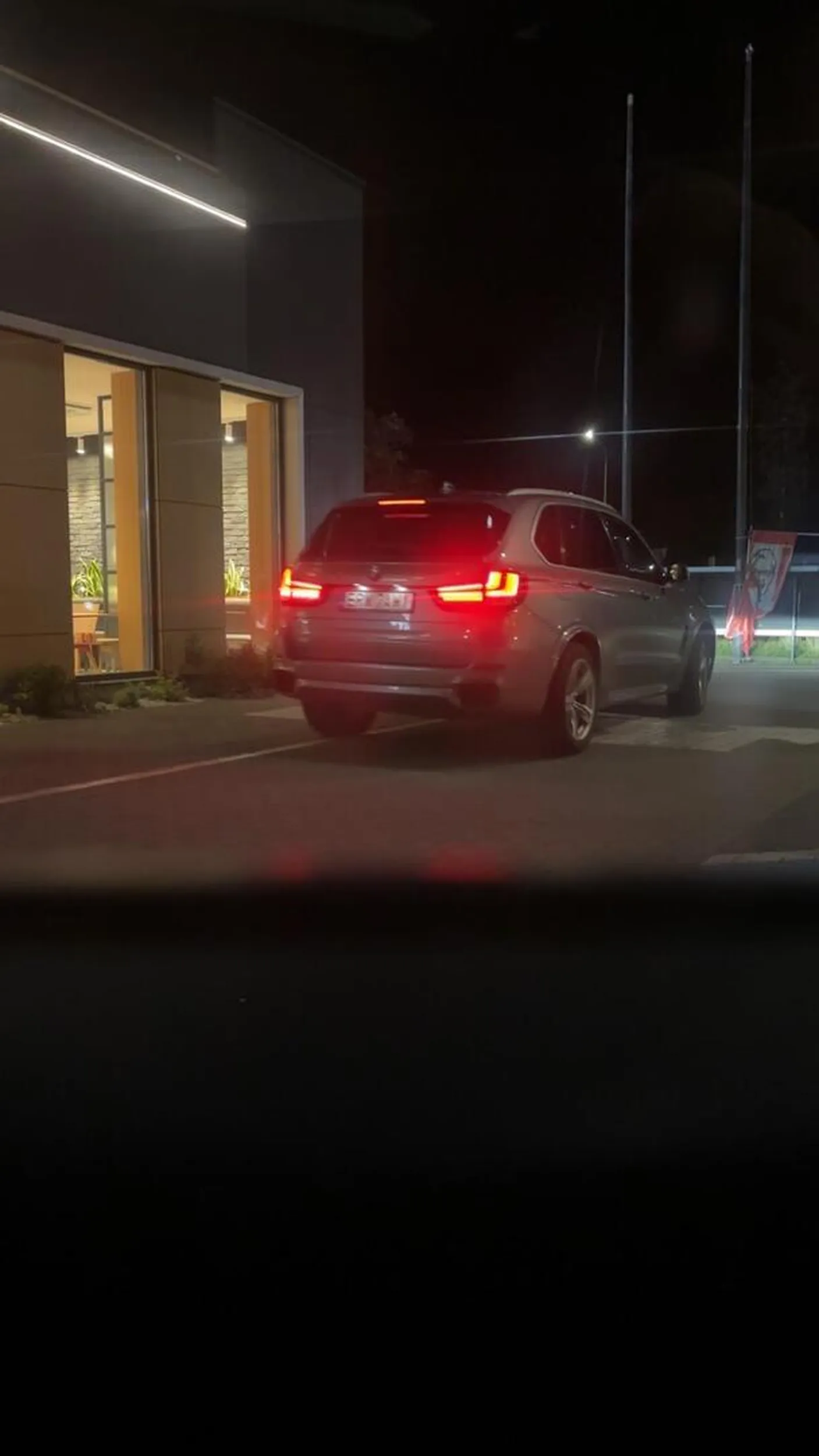Drą jape pod kfc i trabią, gamonie